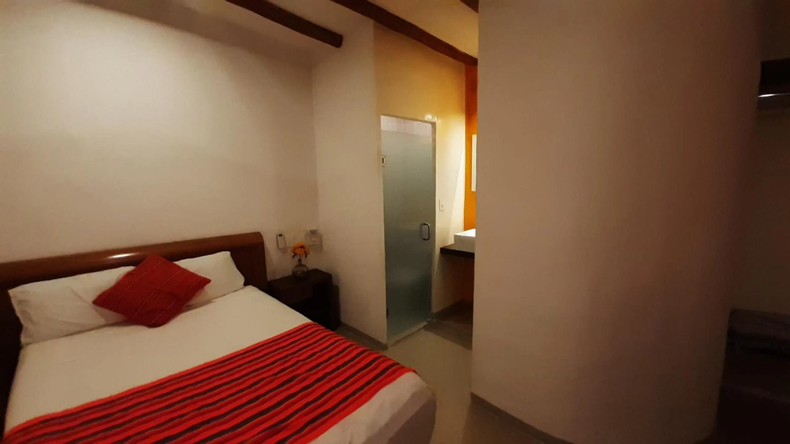 Photo of the whole room in Estancia Tulbayab 36