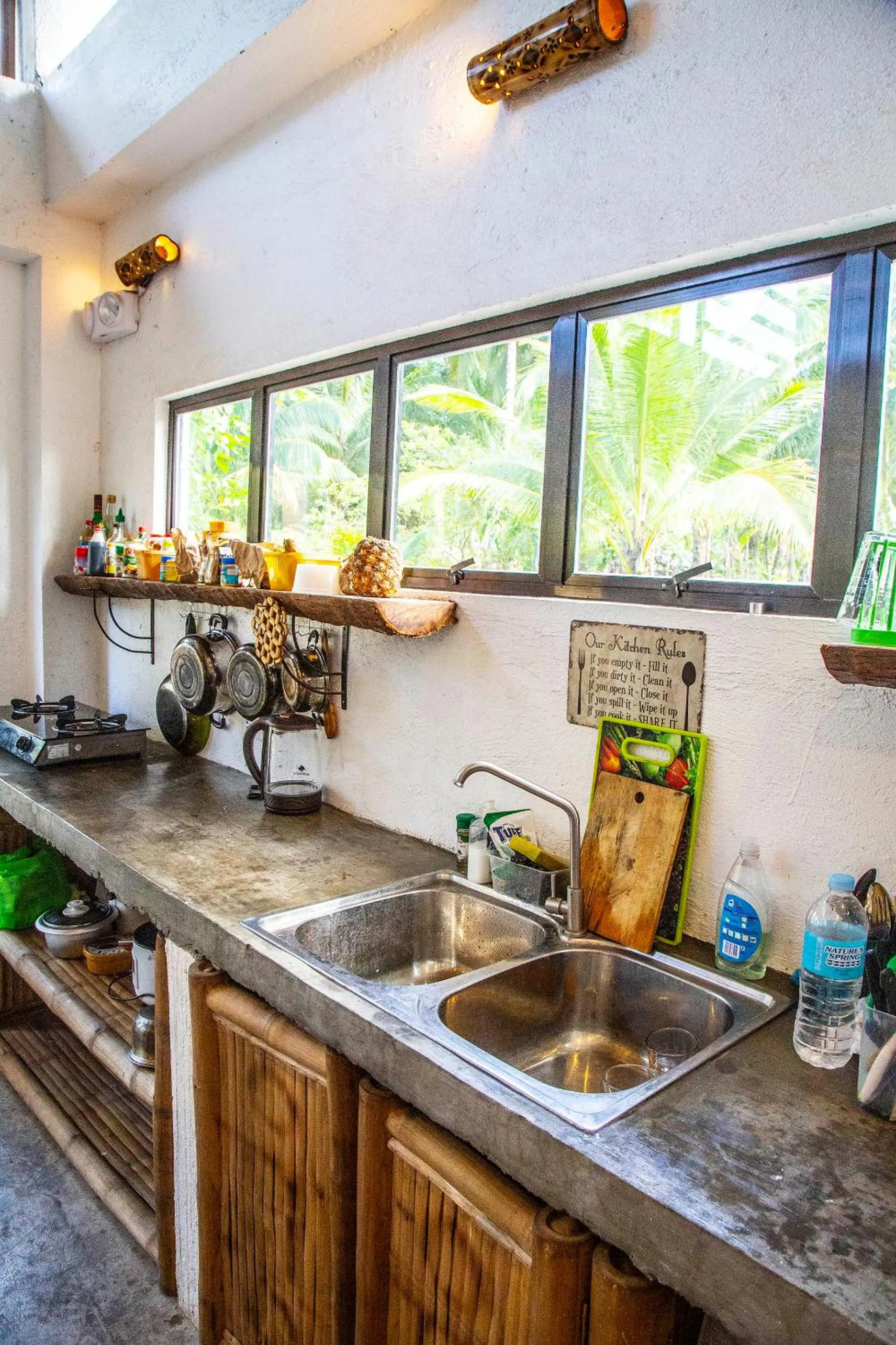 Kitchen or kitchenette in Sunlit Hostel