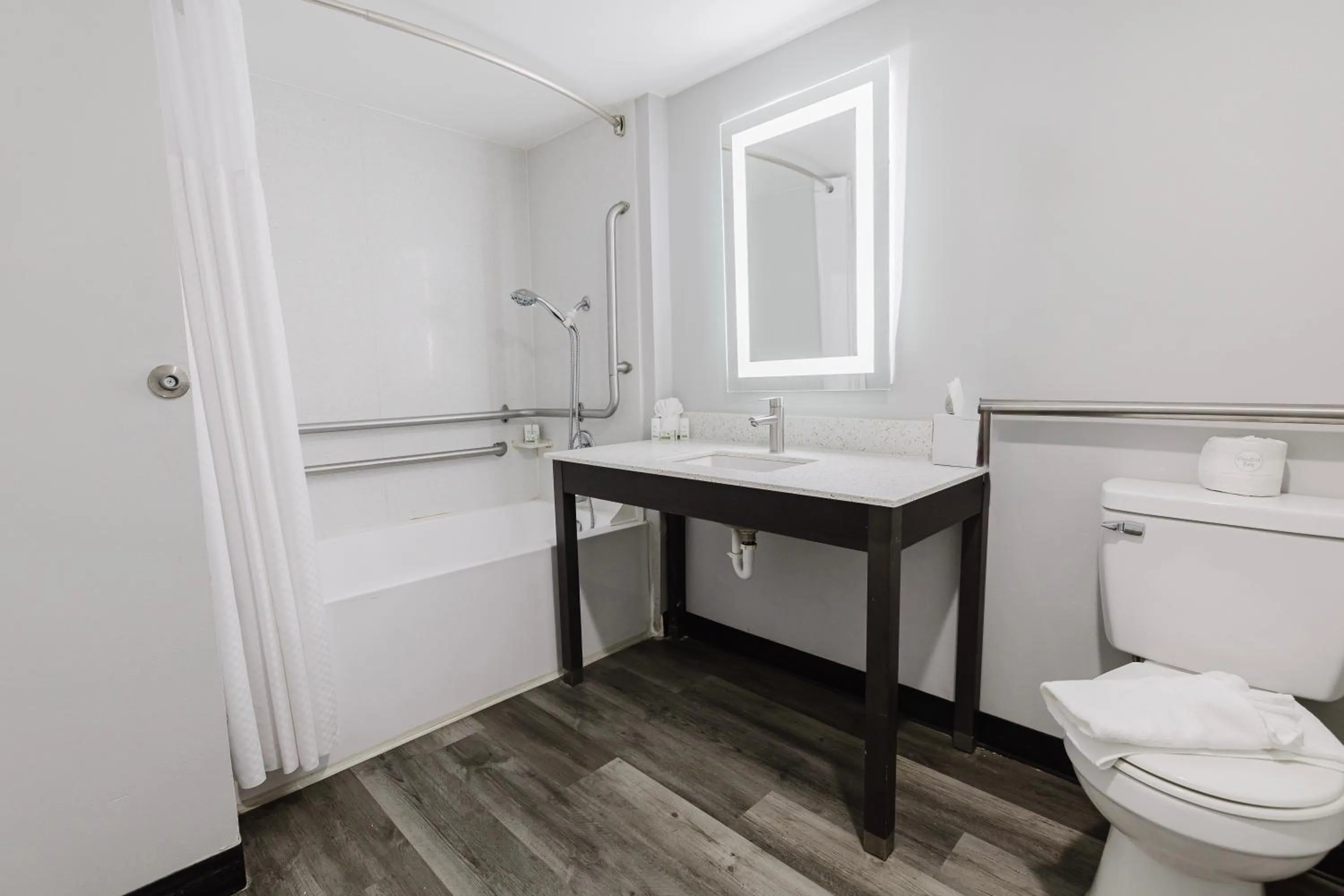 Toilet in La Quinta Inn by Wyndham Amarillo Mid-City