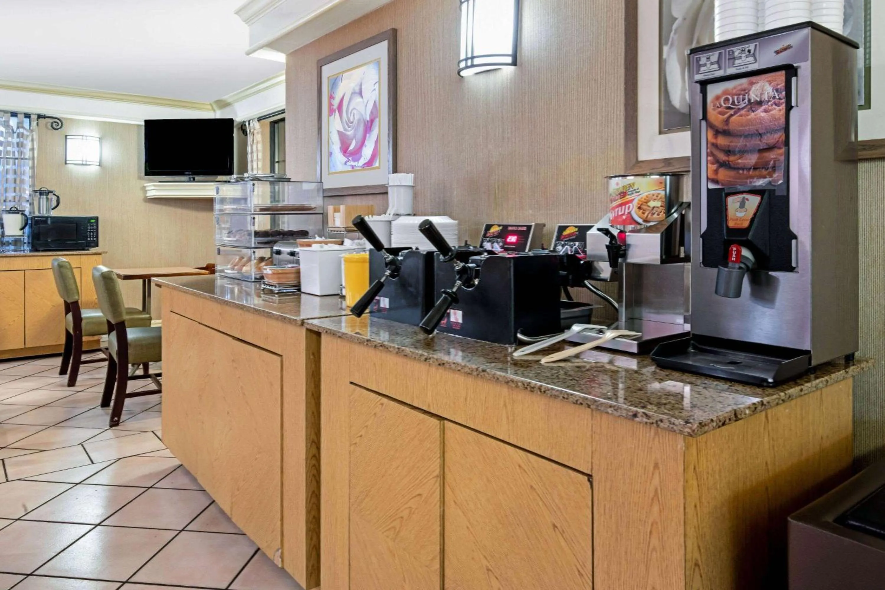 Breakfast in La Quinta Inn by Wyndham Amarillo Mid-City