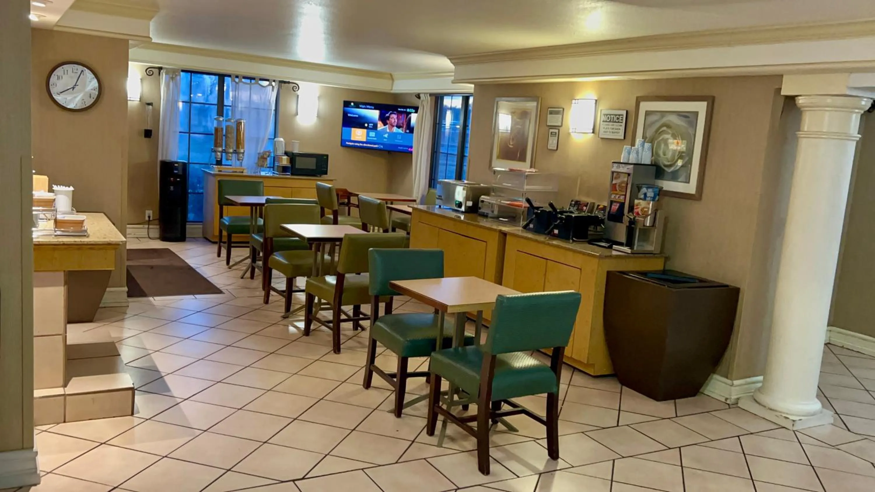 Breakfast in La Quinta Inn by Wyndham Amarillo Mid-City
