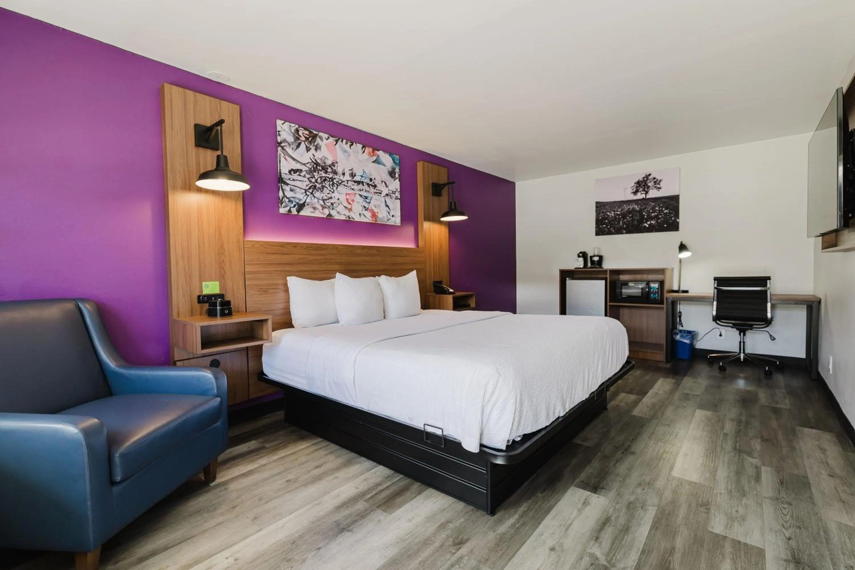 TV and multimedia, Bed in La Quinta Inn by Wyndham Amarillo Mid-City
