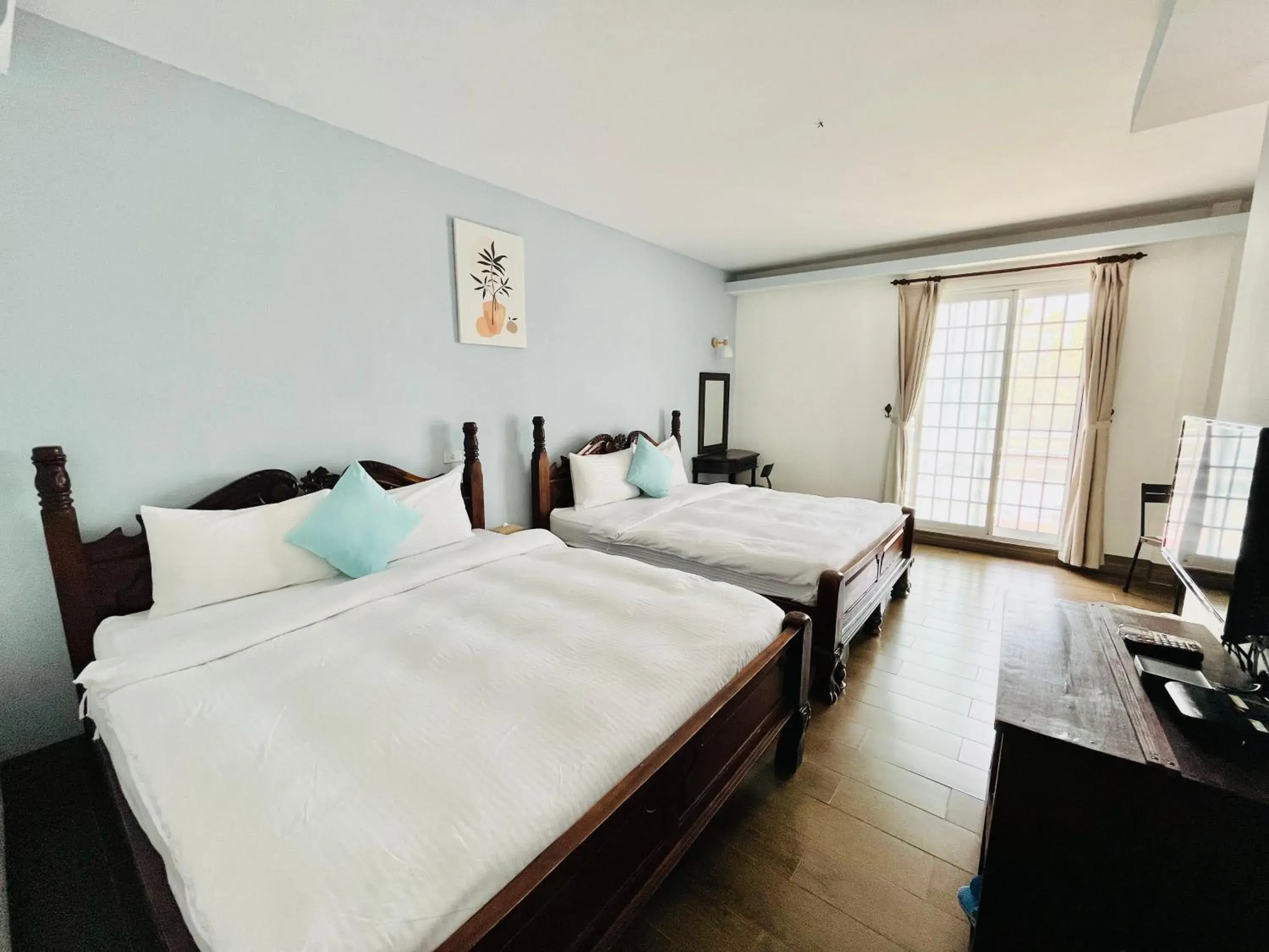 Queen Room with Two Queen Beds in 墾丁儷庭民宿Li Ting B&B Queen Room with Two Queen Beds in 墾丁儷庭民宿Li Ting B&B