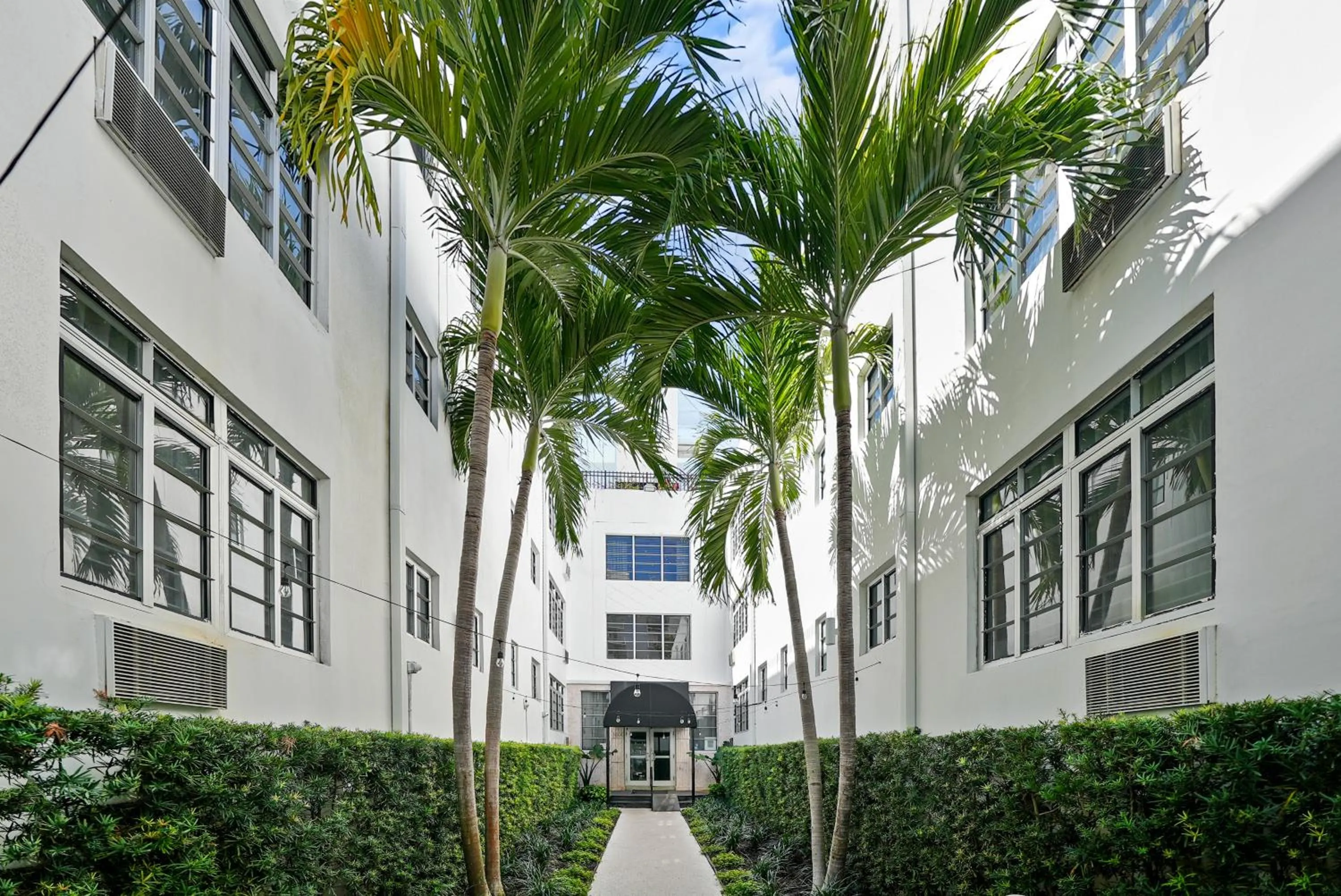 Property building in Lincoln Arms Suites