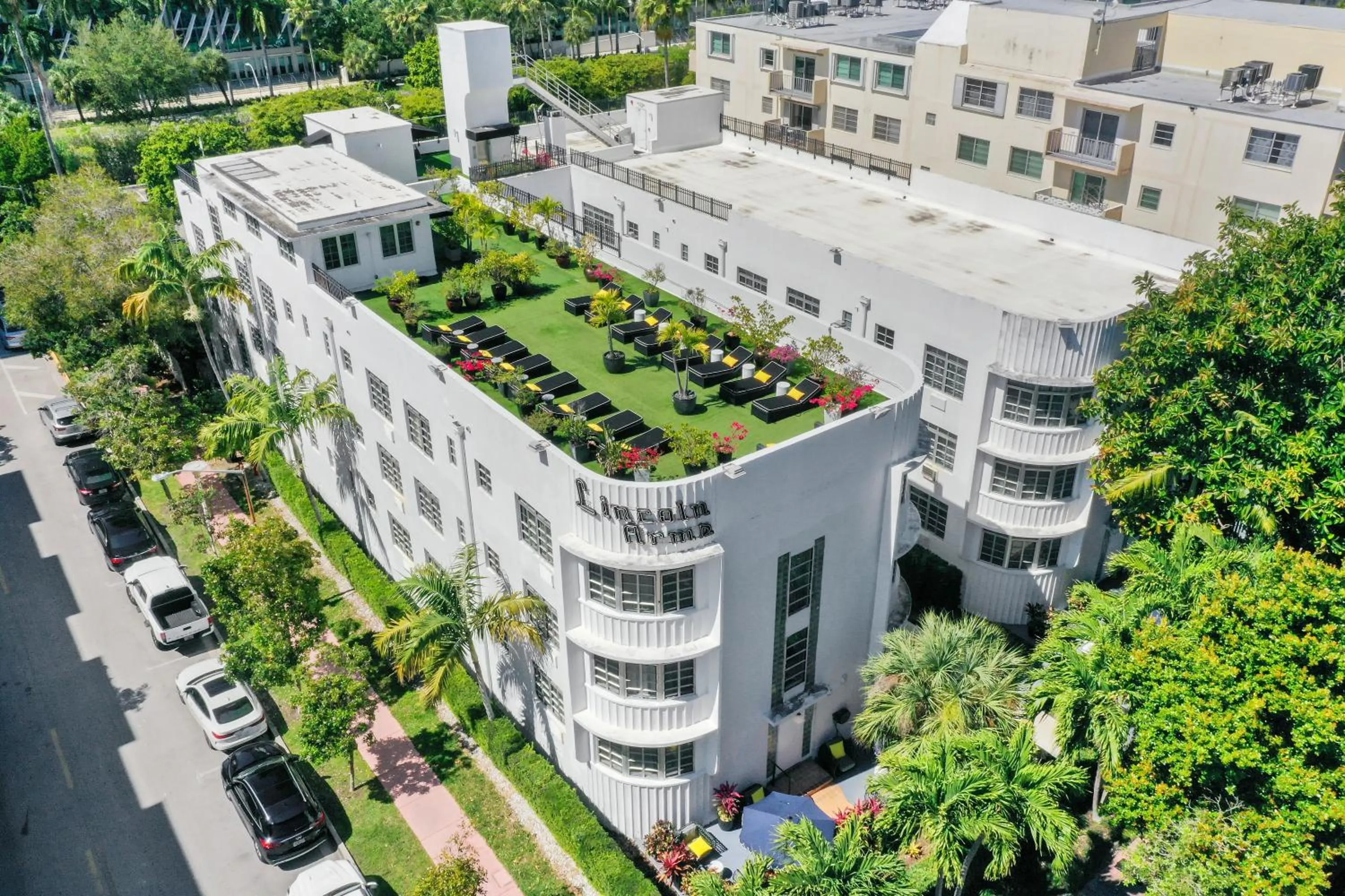 Property building in Lincoln Arms Suites