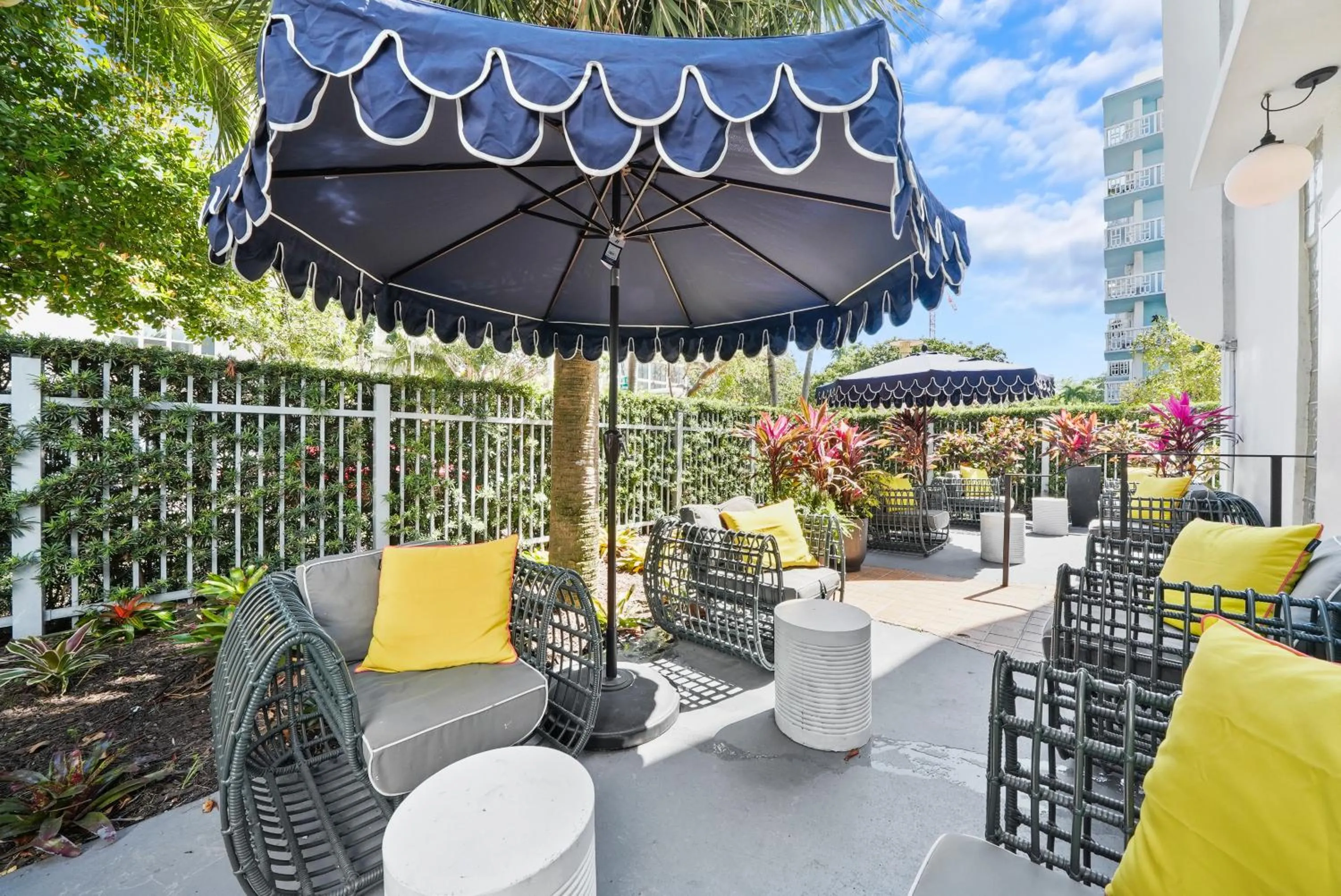 Patio in Lincoln Arms Suites