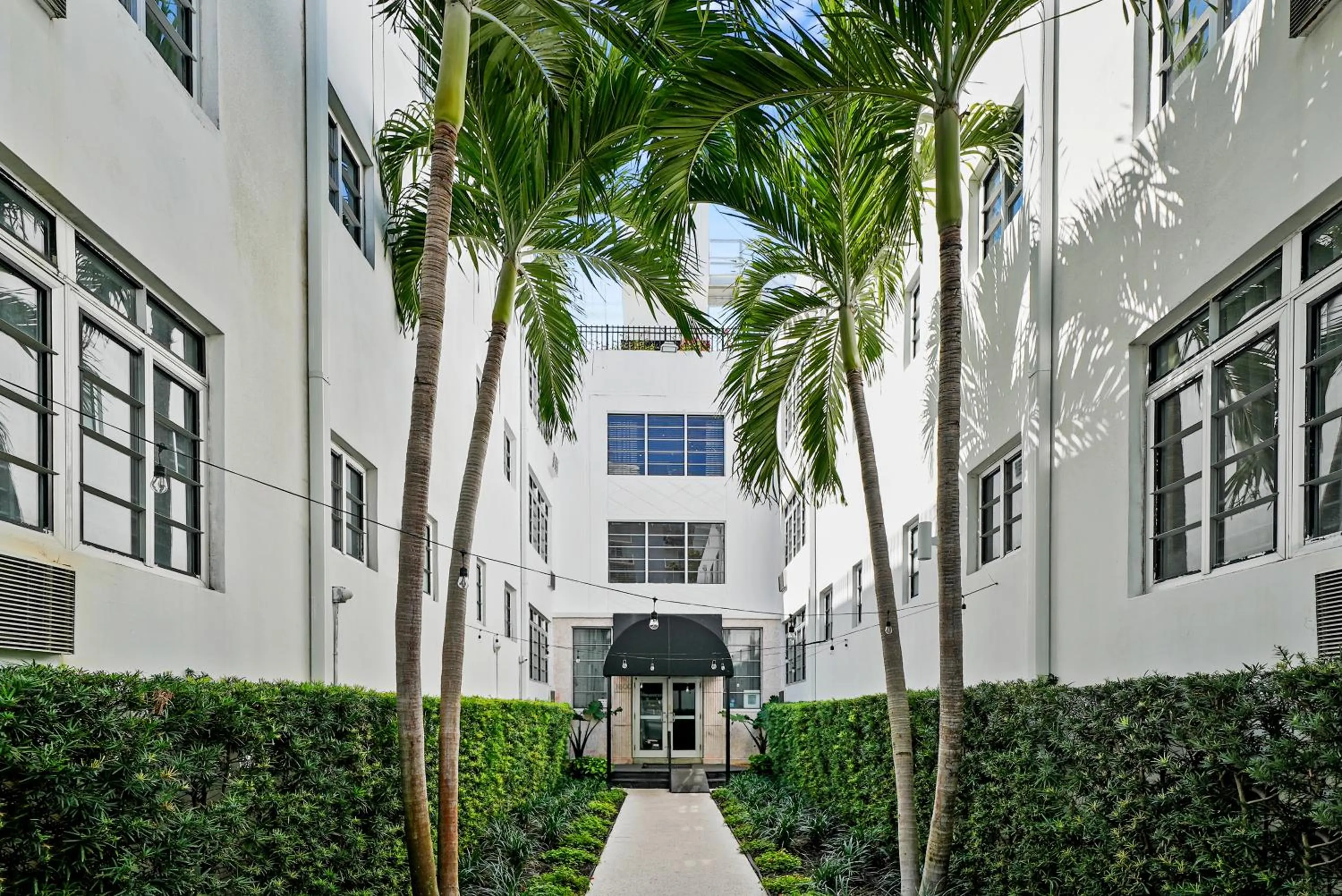 Property building in Lincoln Arms Suites