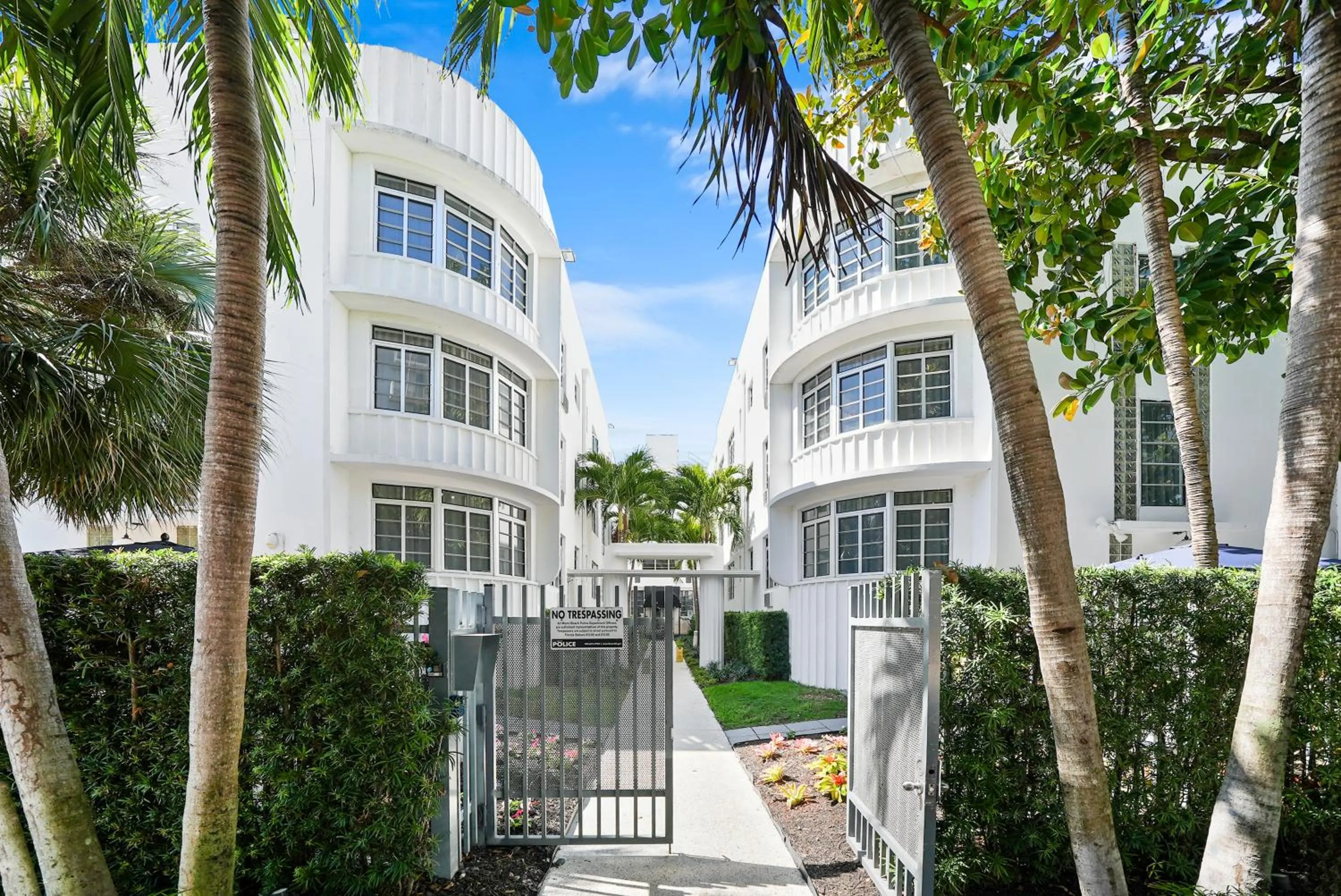 Property building in Lincoln Arms Suites