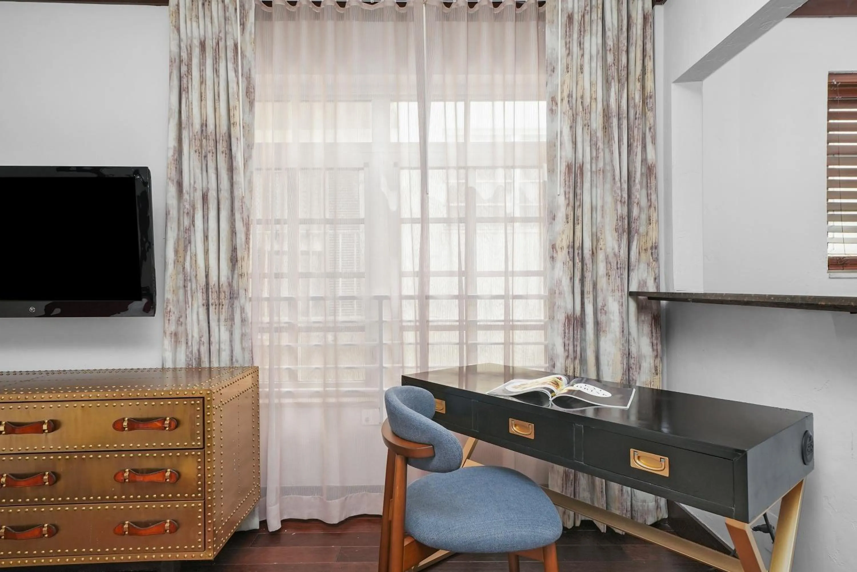 Guests in Lincoln Arms Suites