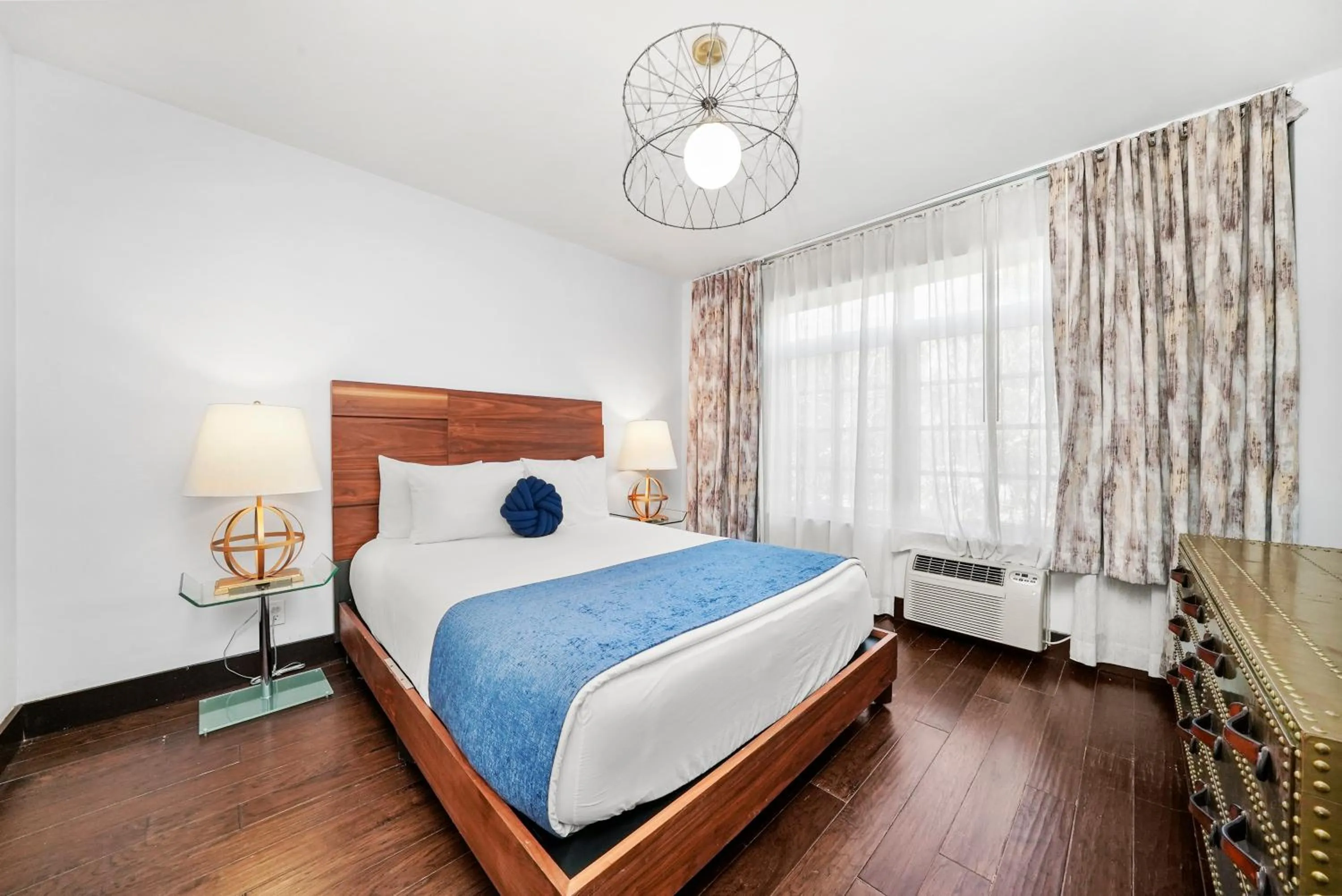 Bedroom, Bed in Lincoln Arms Suites