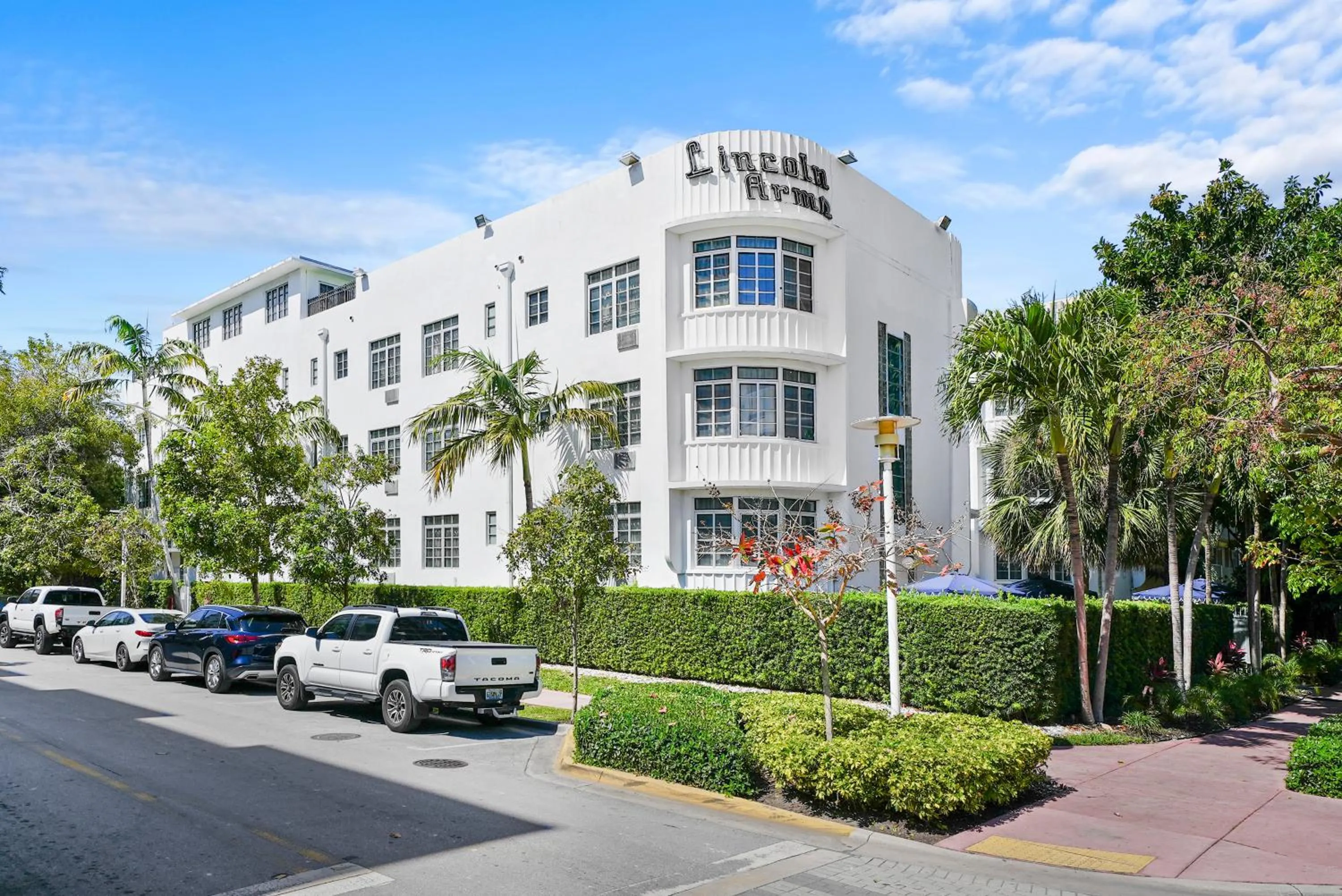 Property building in Lincoln Arms Suites