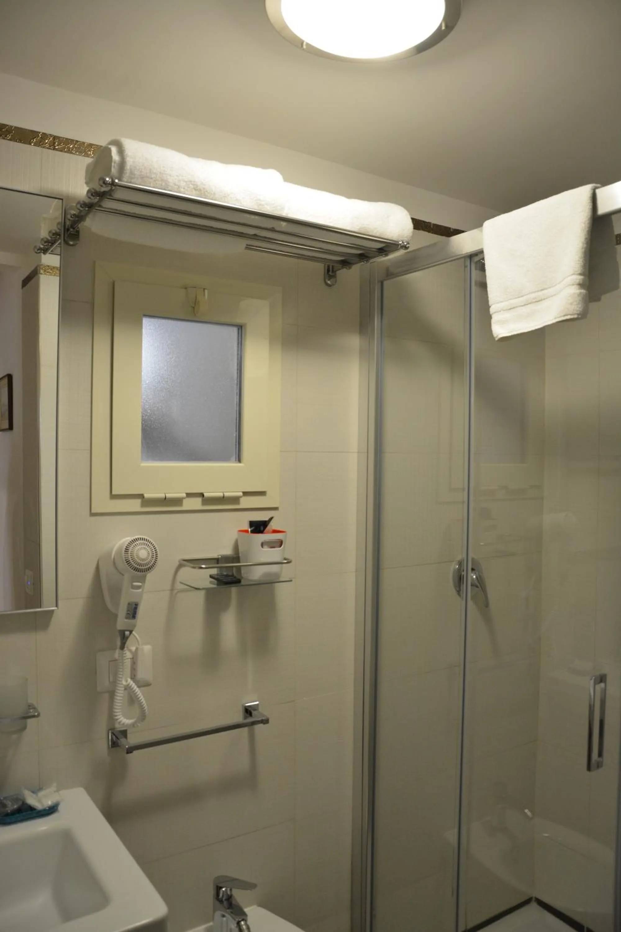 Shower in Dimora Megaride