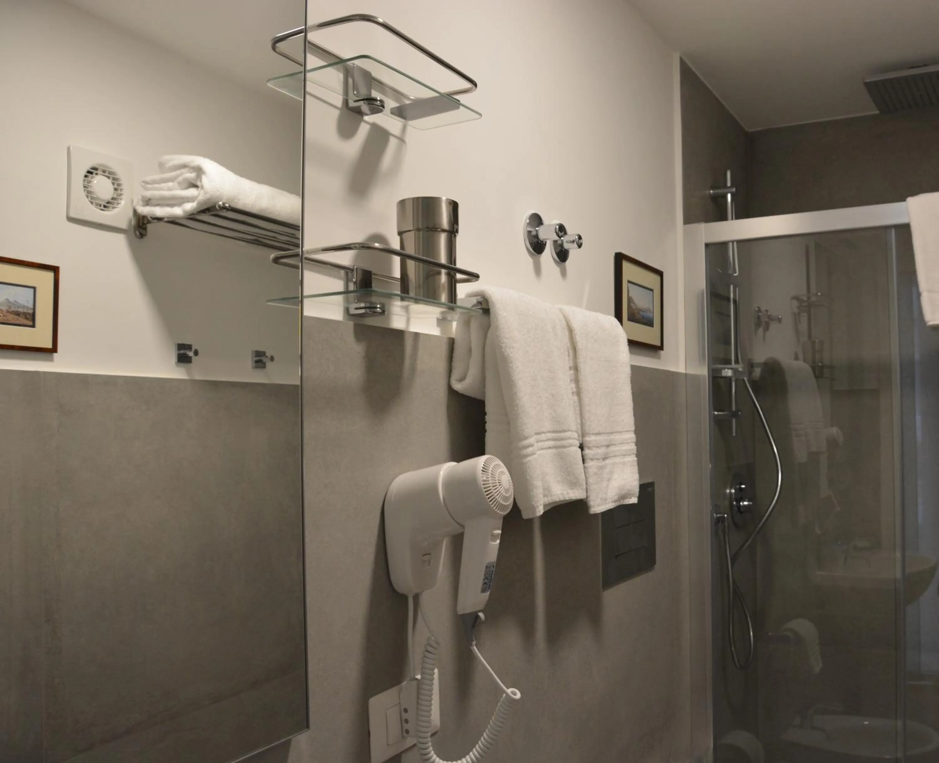 Shower in Dimora Megaride