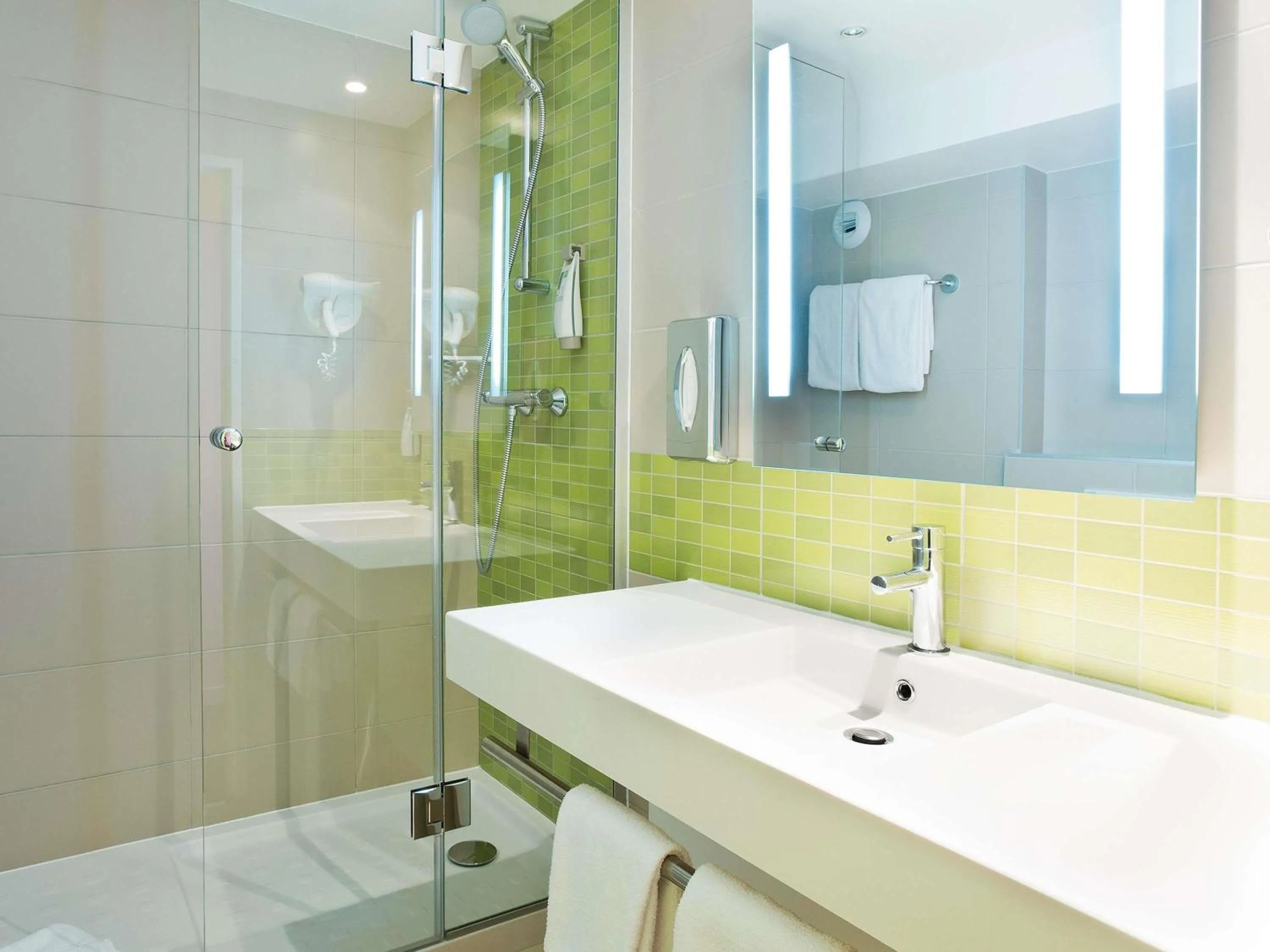 Bedroom in ibis Styles Paris Gare de l'Est TGV