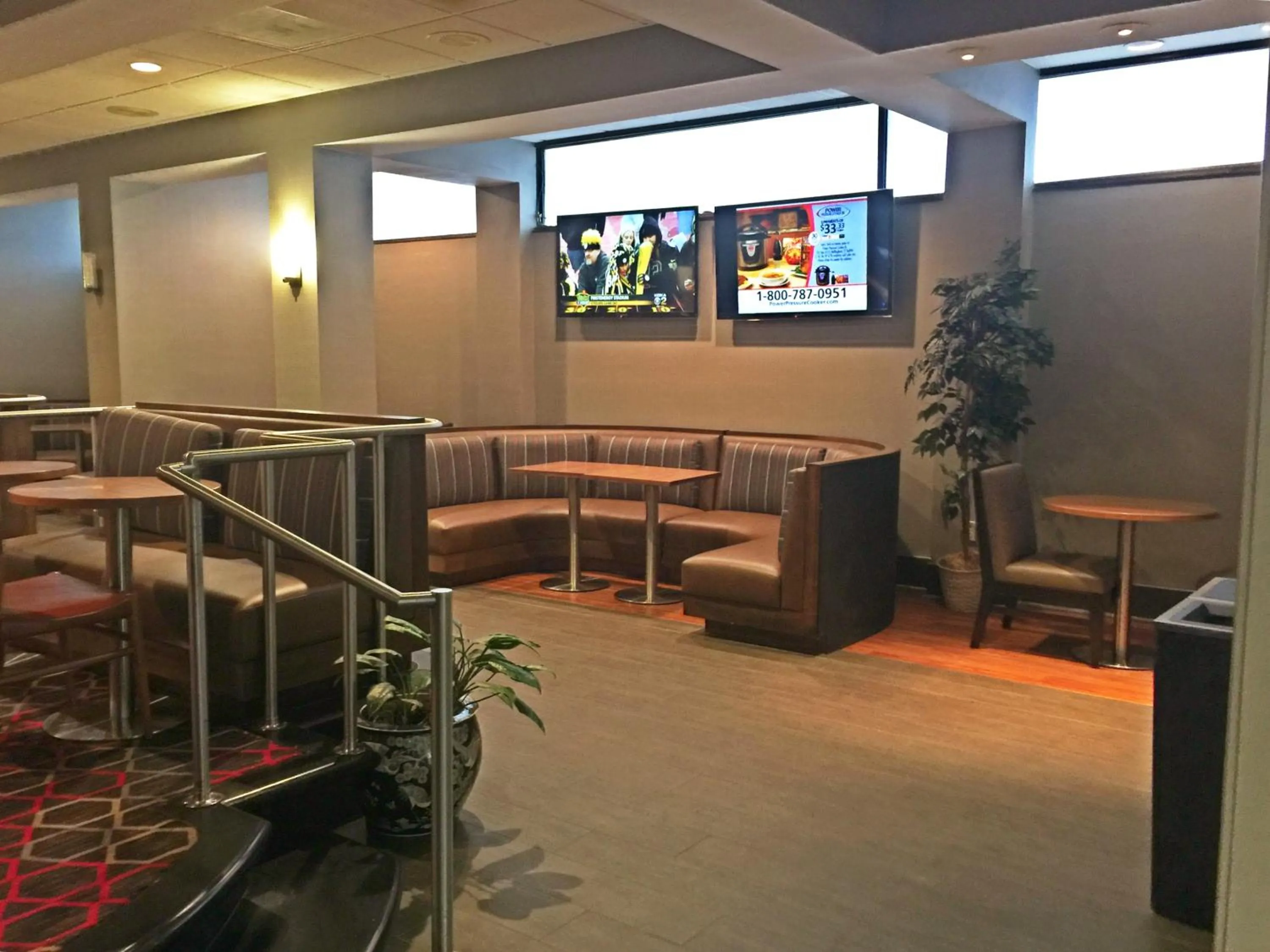 Restaurant/places to eat in Wyndham Garden Inn Pittsburgh Airport