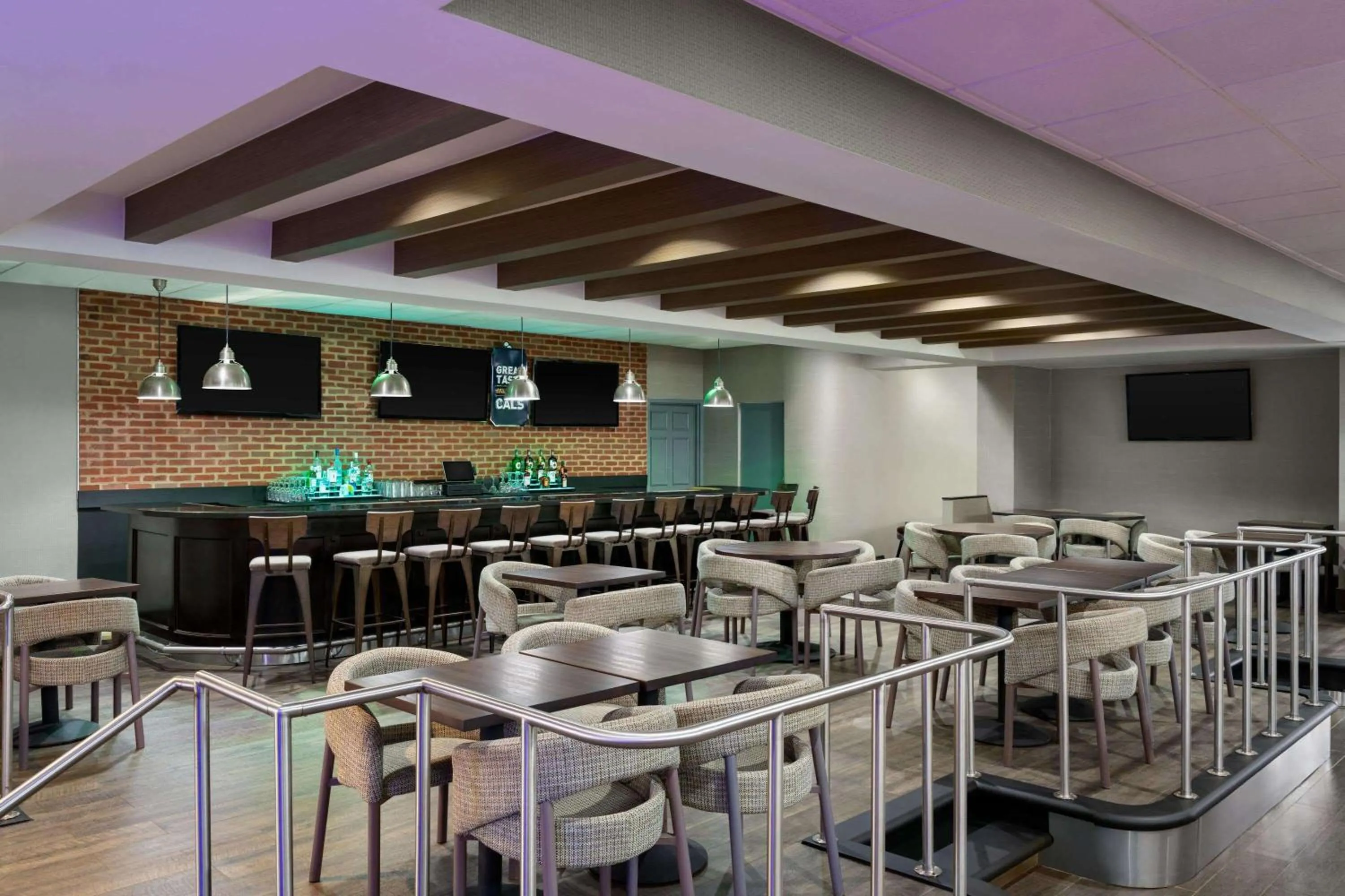 Restaurant/places to eat in Wyndham Garden Inn Pittsburgh Airport