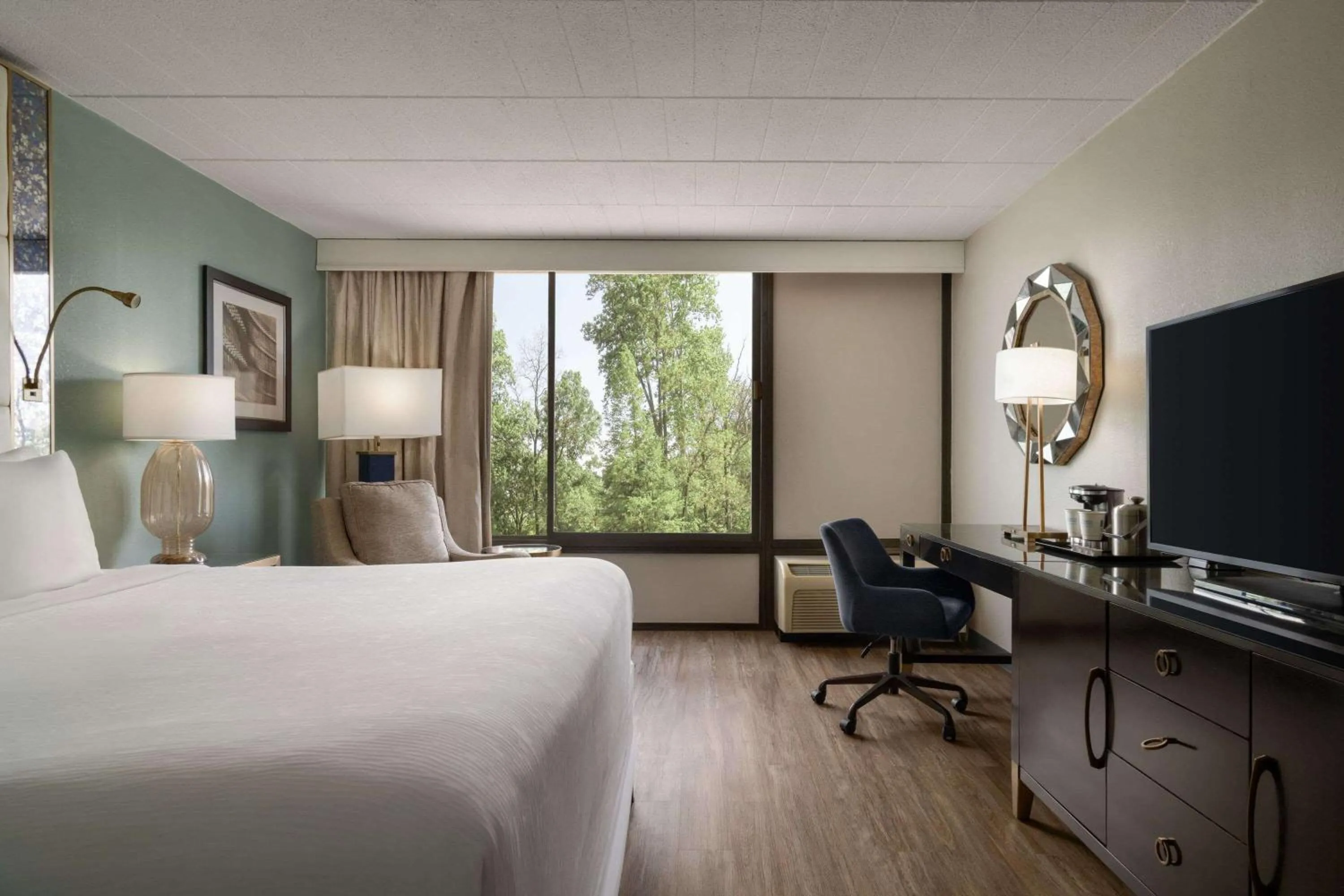 Photo of the whole room, Bed in Wyndham Garden Inn Pittsburgh Airport