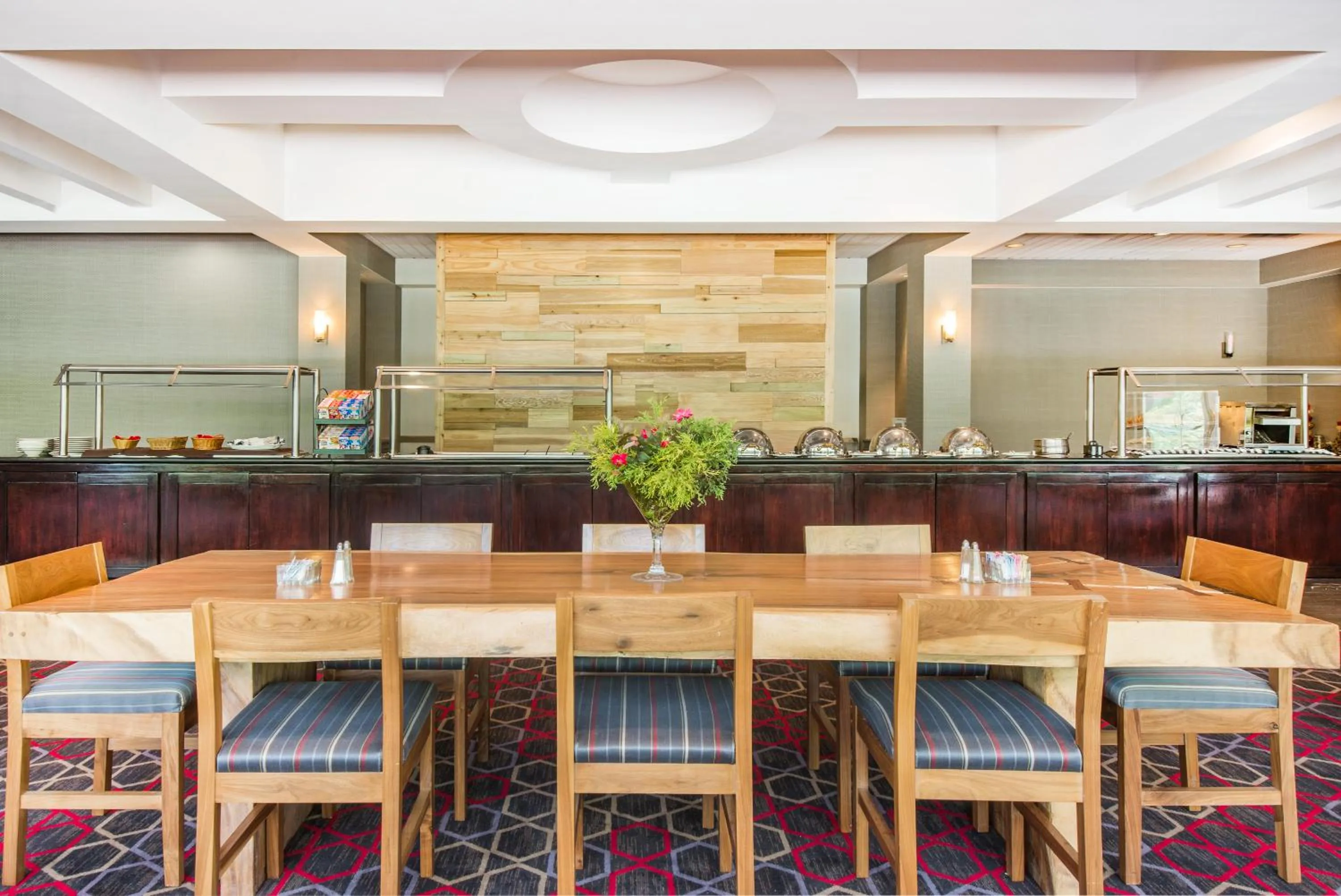 Buffet breakfast in Wyndham Garden Inn Pittsburgh Airport