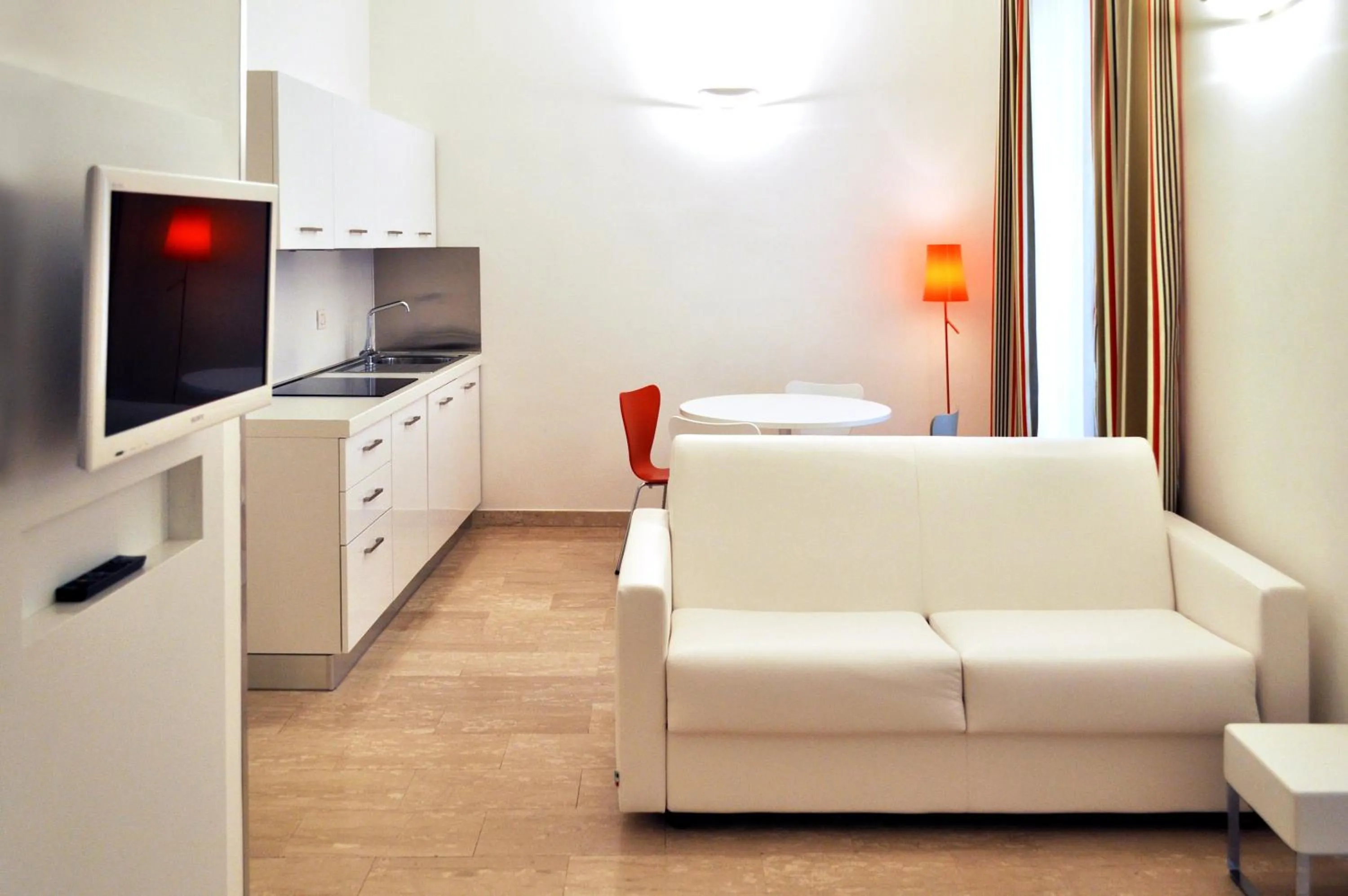 TV and multimedia in BB Hotels Aparthotel Bocconi