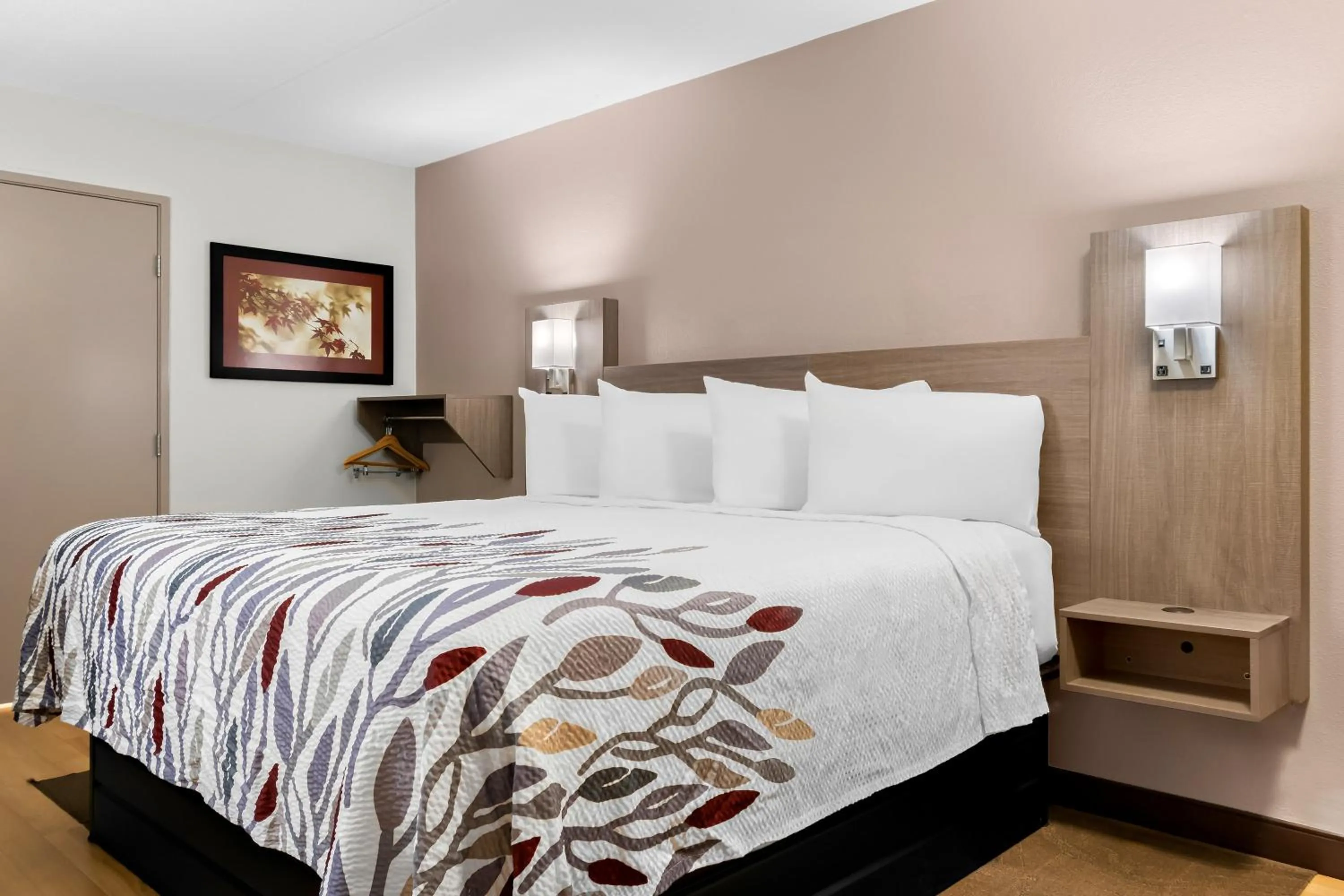 Bedroom, Bed in Red Roof Inn Harrisburg North