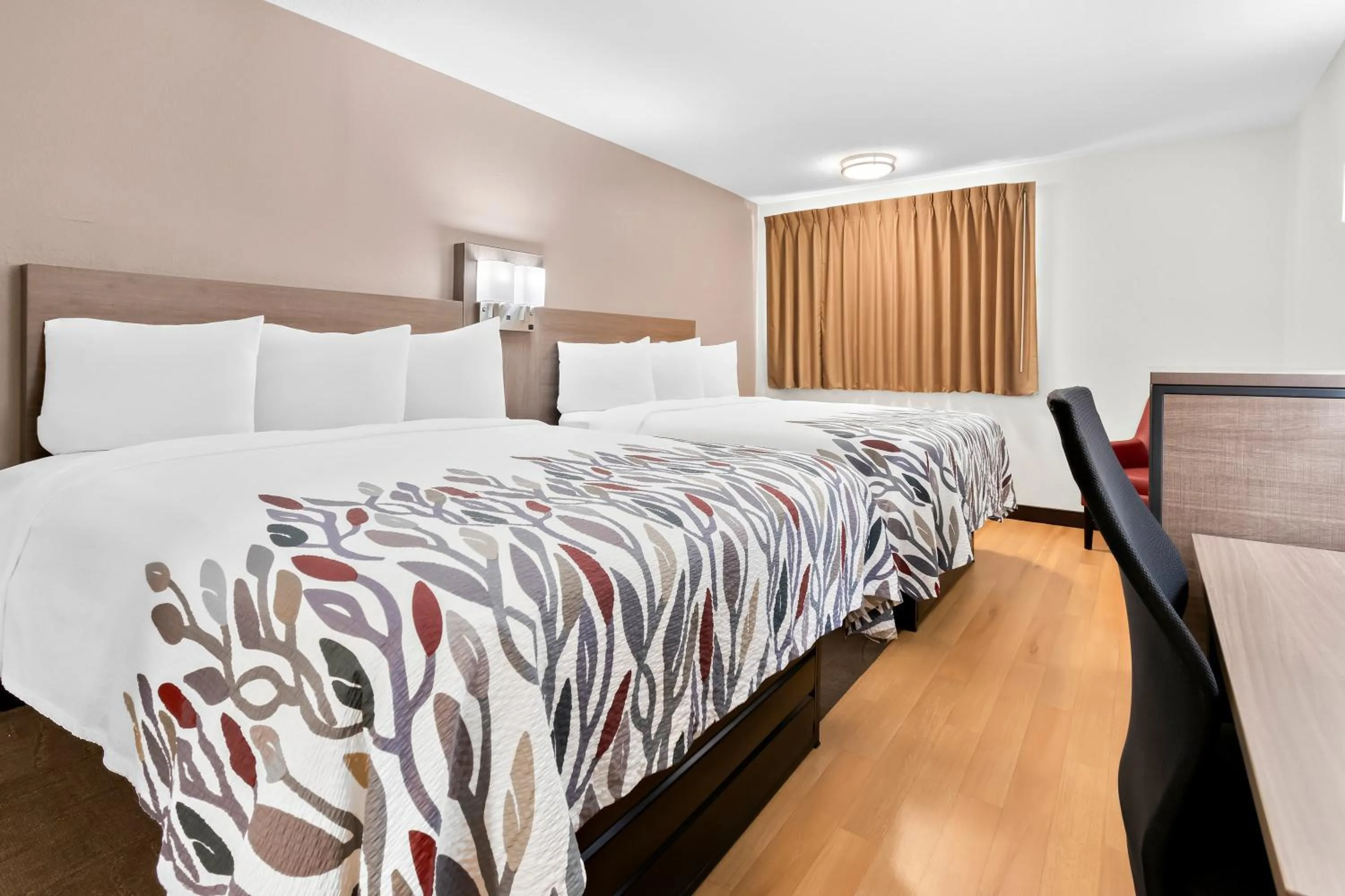 Bedroom, Bed in Red Roof Inn Harrisburg North