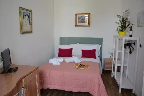 Large Single Room in Le Stanze del Console Large Single Room in Le Stanze del Console