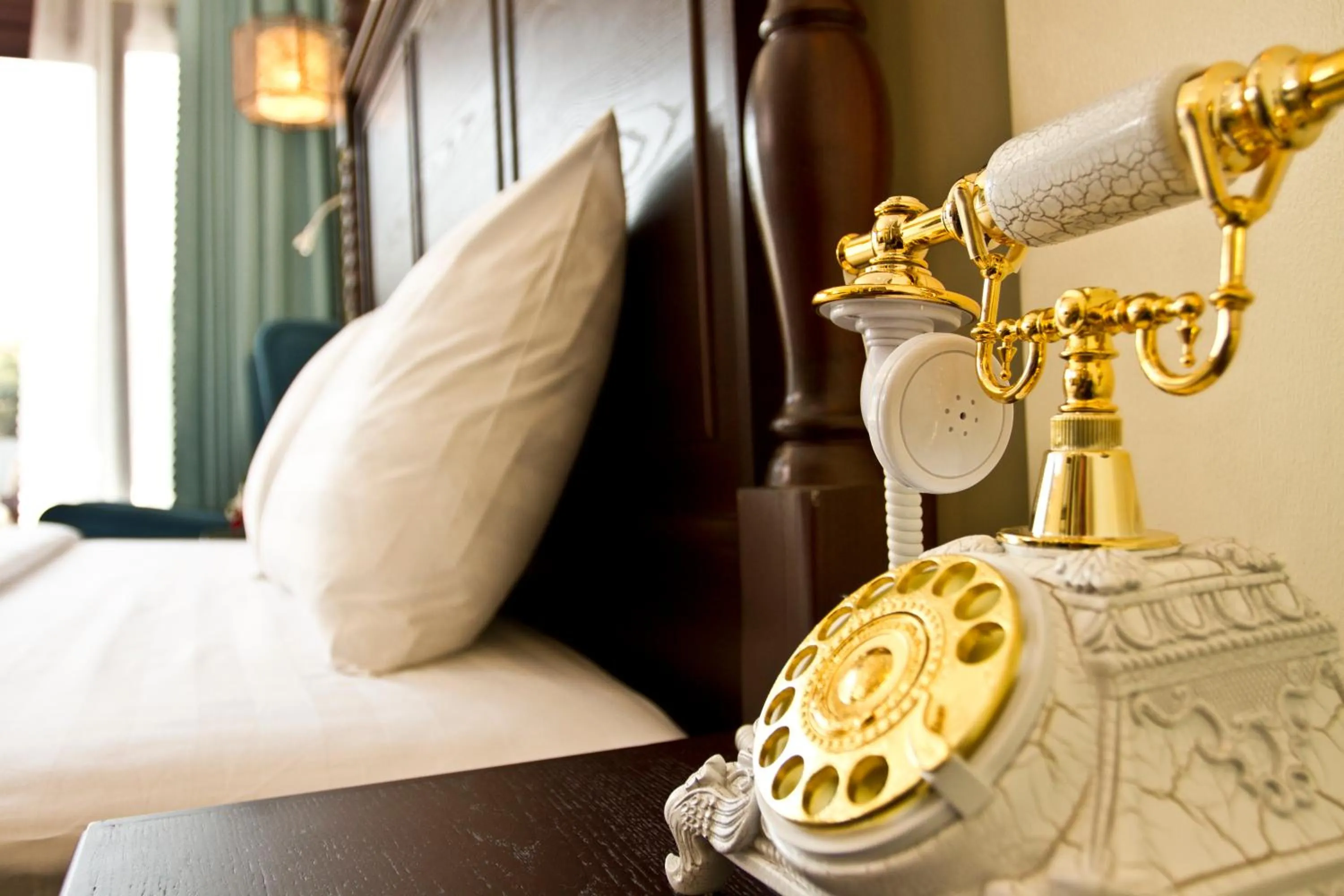 King Room with Pool View - single occupancy in Sunrise Garden House - Luang Prabang