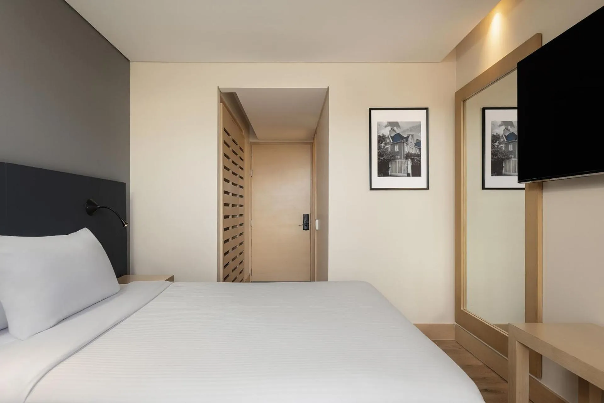 TV and multimedia, Bed in Fairfield by Marriott Bogota Embajada