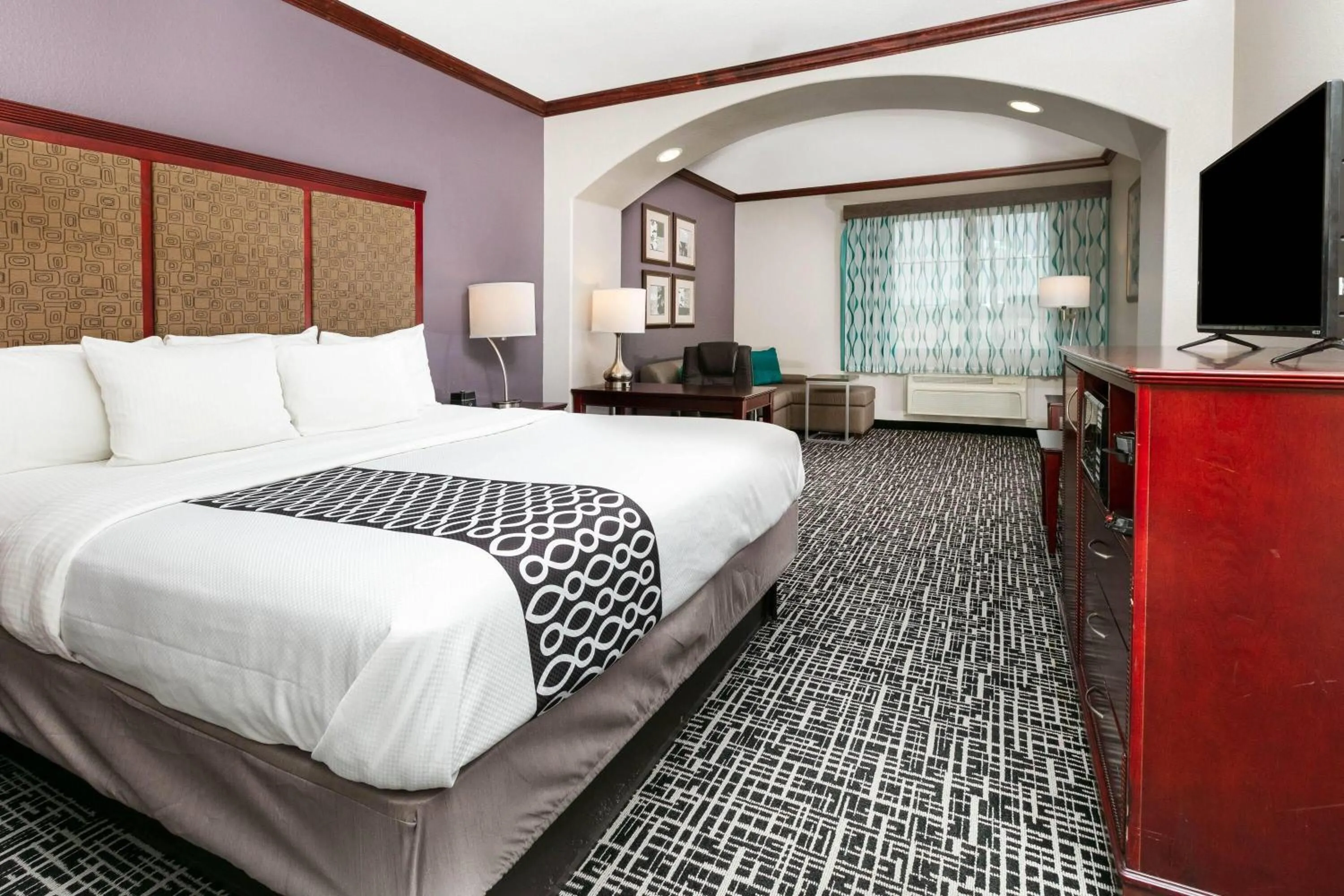 Photo of the whole room, Bed in La Quinta by Wyndham Lindale