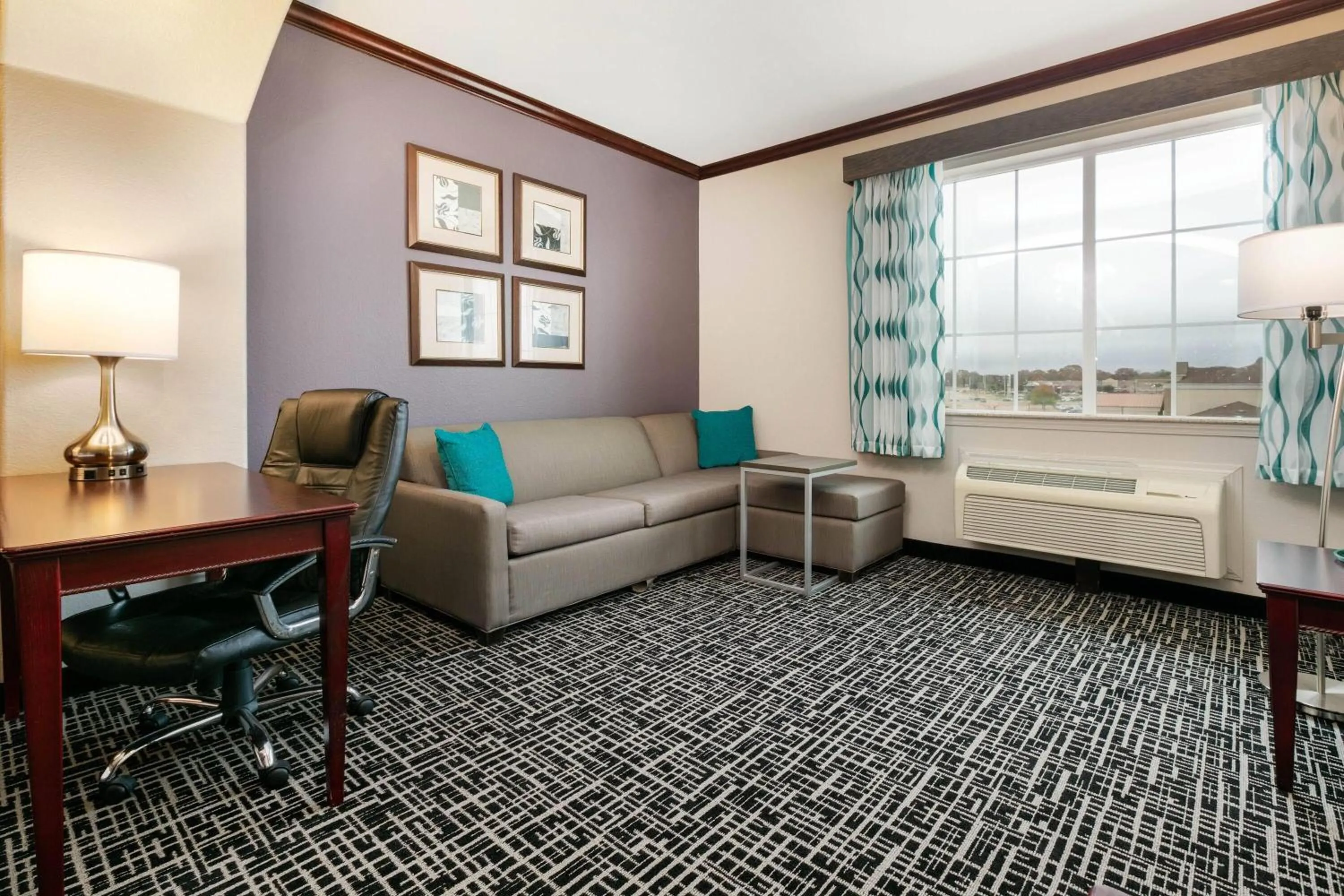 Photo of the whole room in La Quinta by Wyndham Lindale