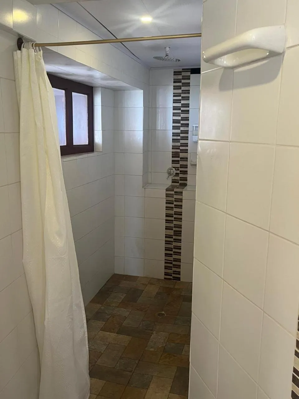 Shower in Refugio Génesis habitaciones Lago de Tota