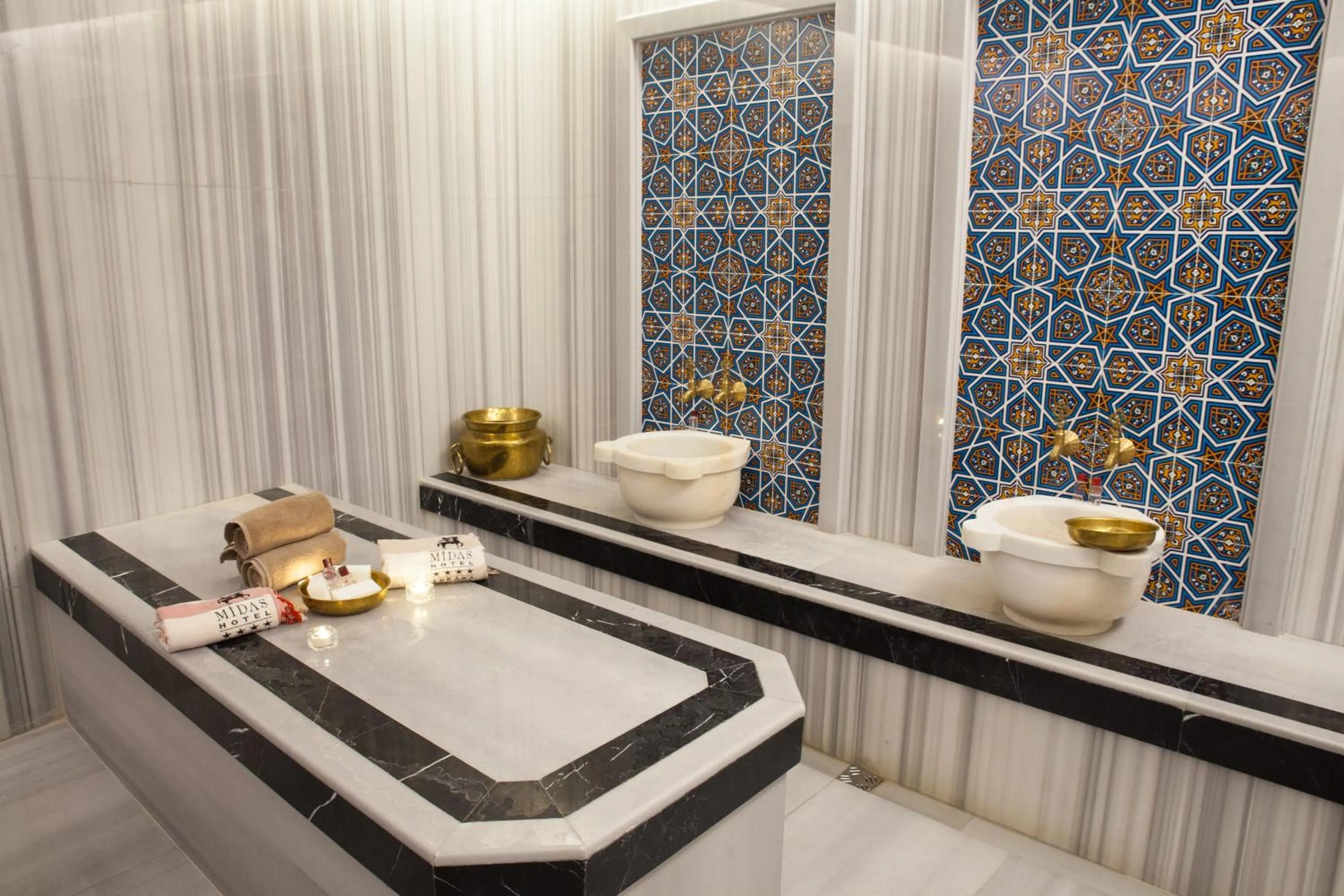 Public Bath in Midas Hotel