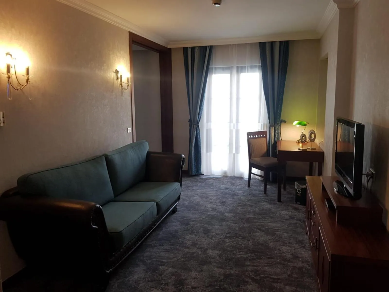 Living room in Midas Hotel