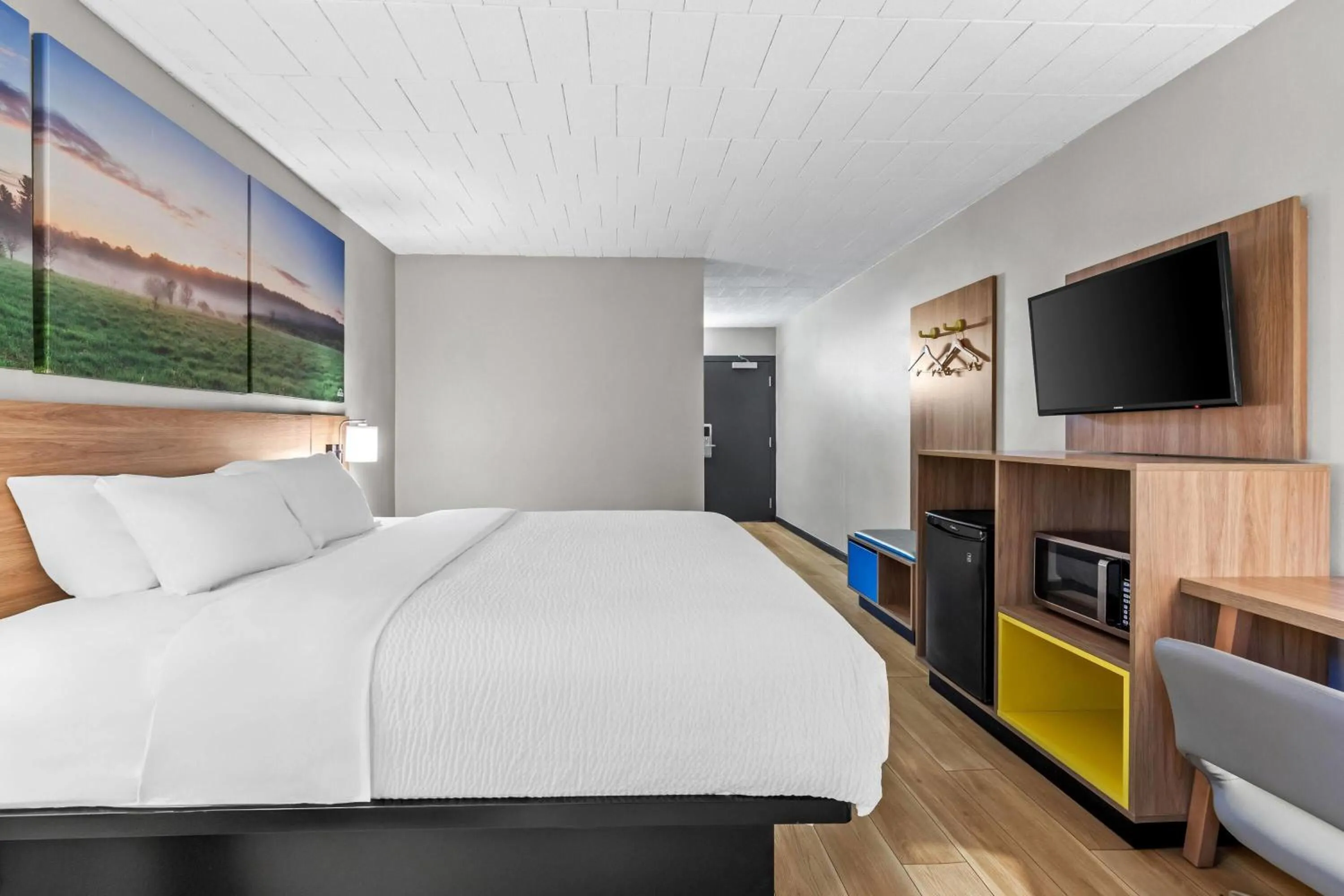 Bed in Days Inn by Wyndham Liberty