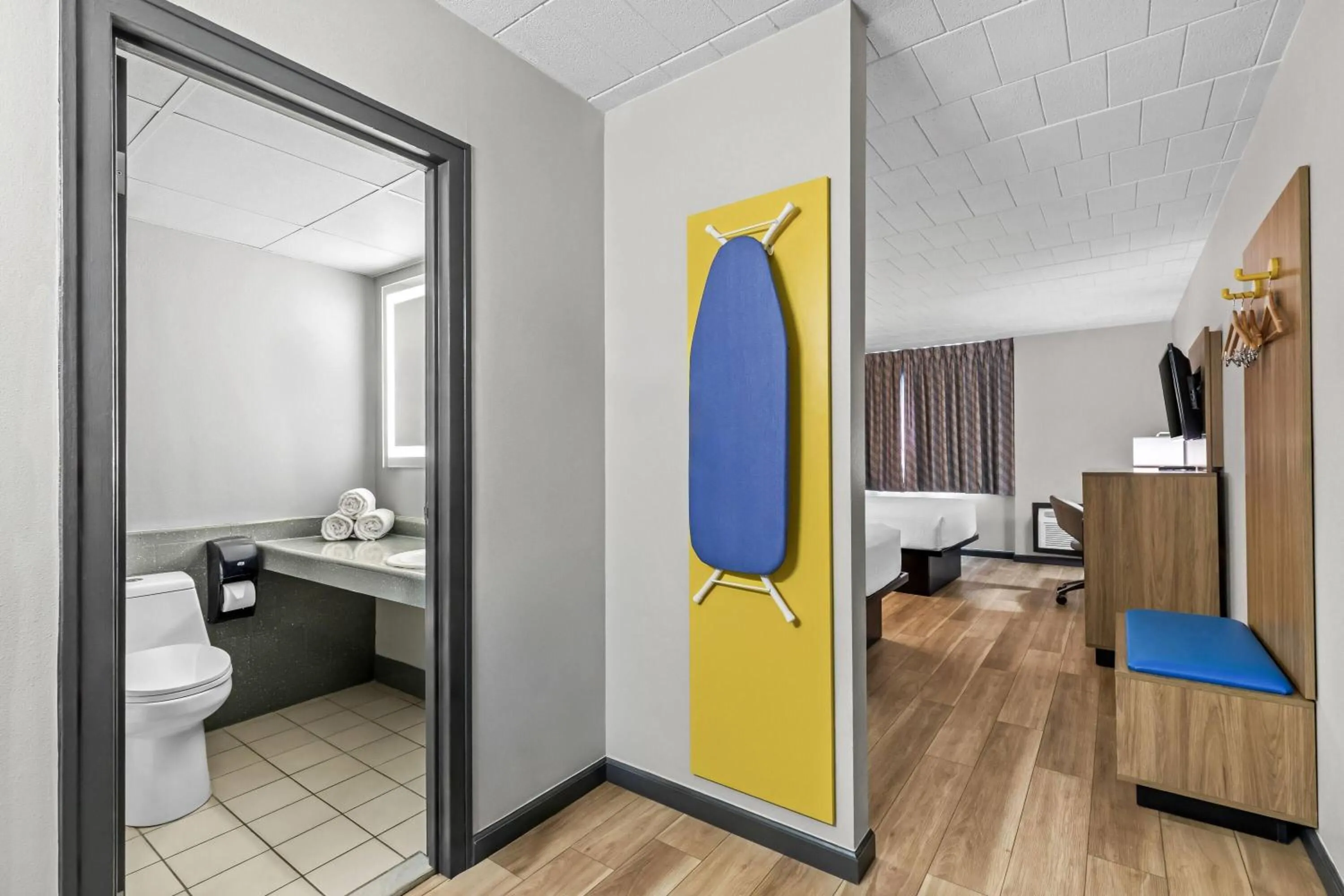 Bed in Days Inn by Wyndham Liberty