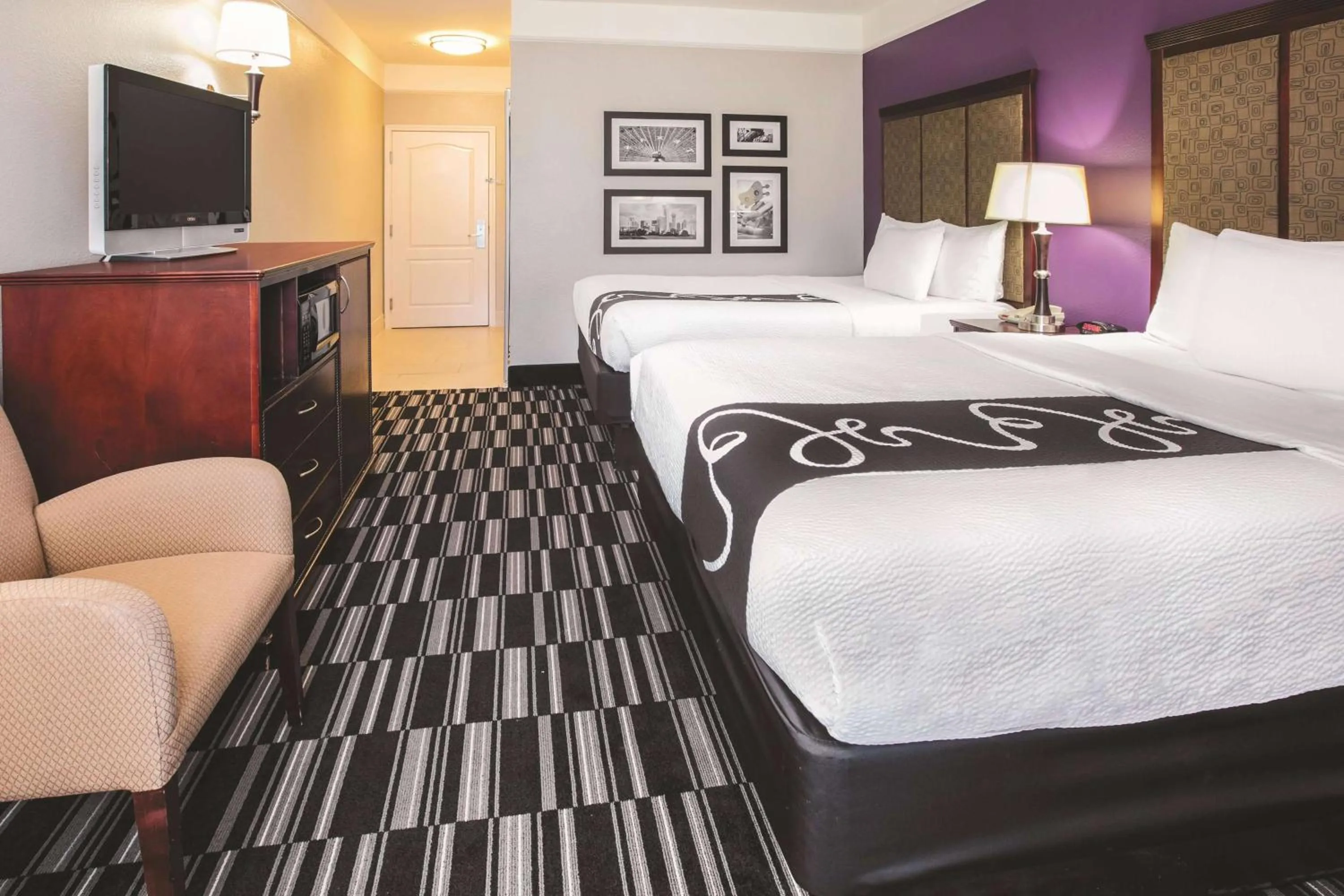 Photo of the whole room in Baymont by Wyndham Dallas South-DeSoto