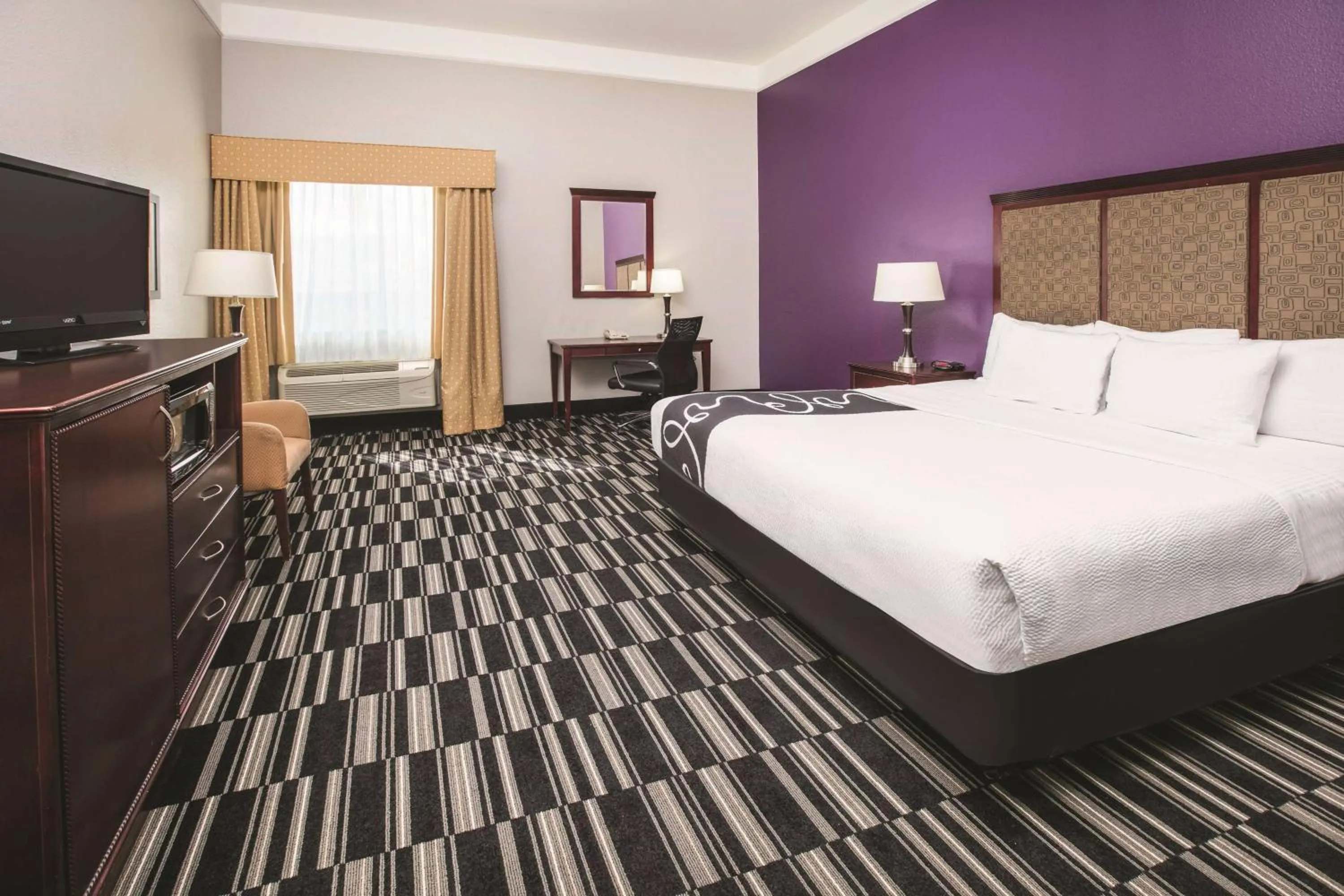 Photo of the whole room in Baymont by Wyndham Dallas South-DeSoto