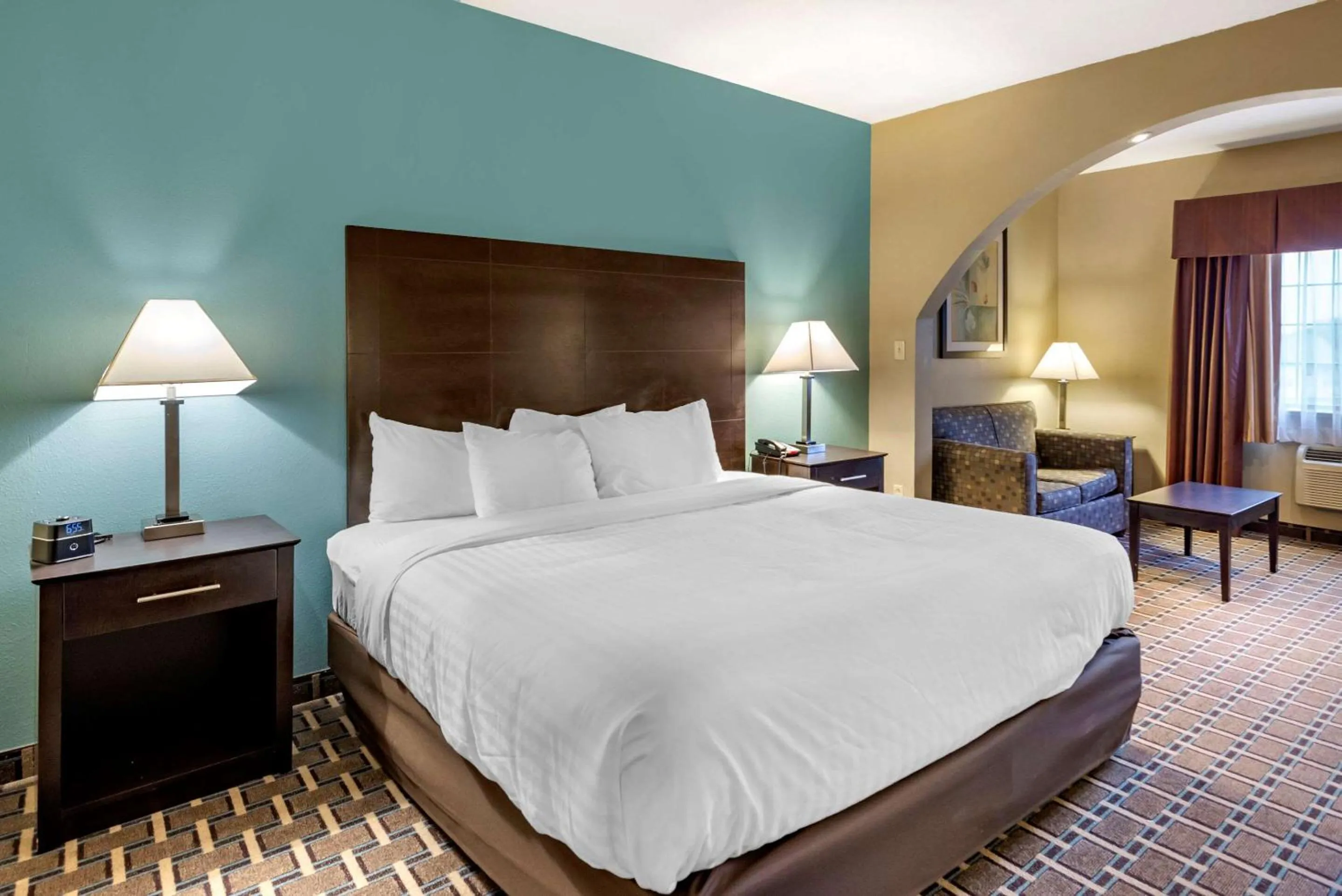 Bedroom, Bed in Comfort Suites Clovis North