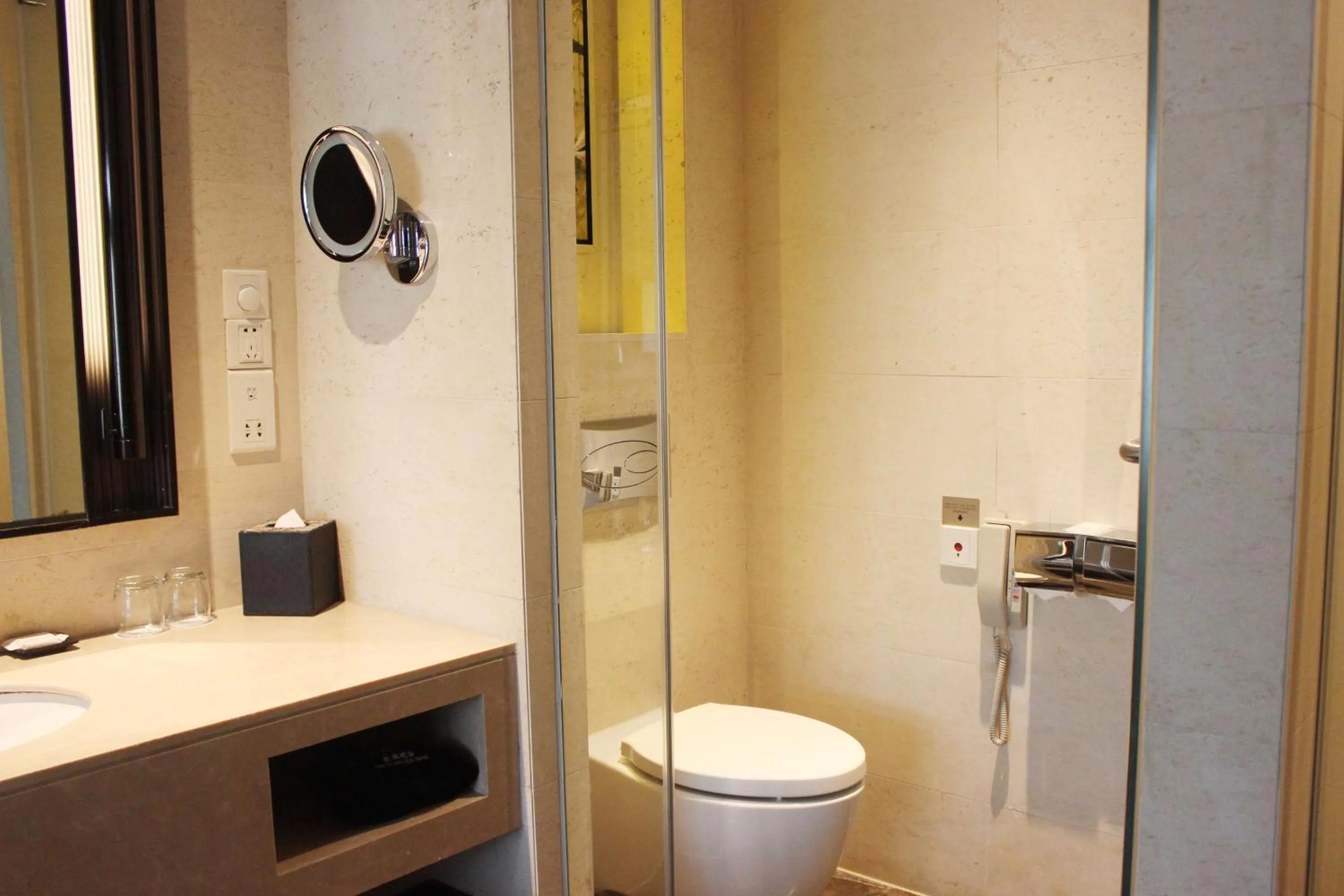 Bathroom in Radisson Blu Resort Wetland Park