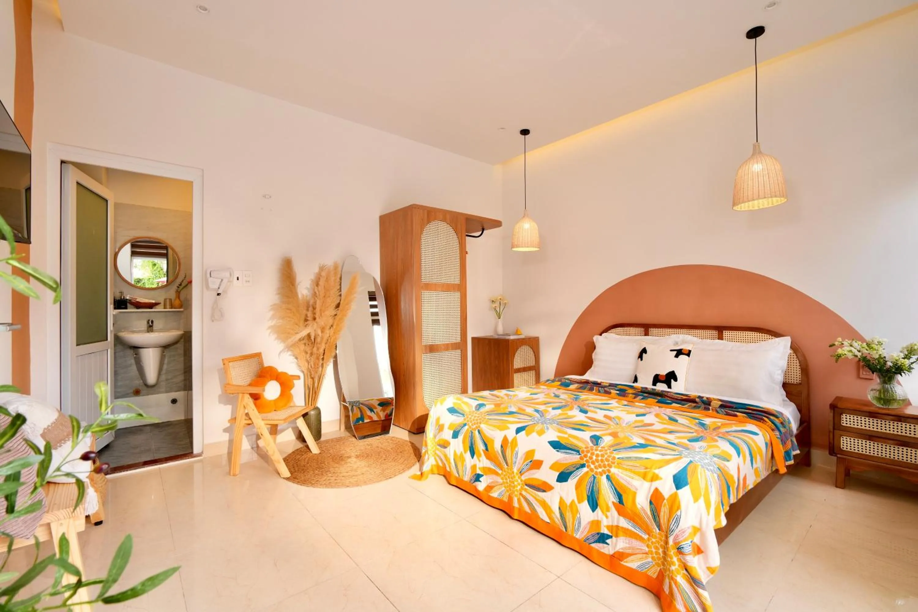 Photo of the whole room, Bed in Green Meadow Central Đà Lạt - O'TEL