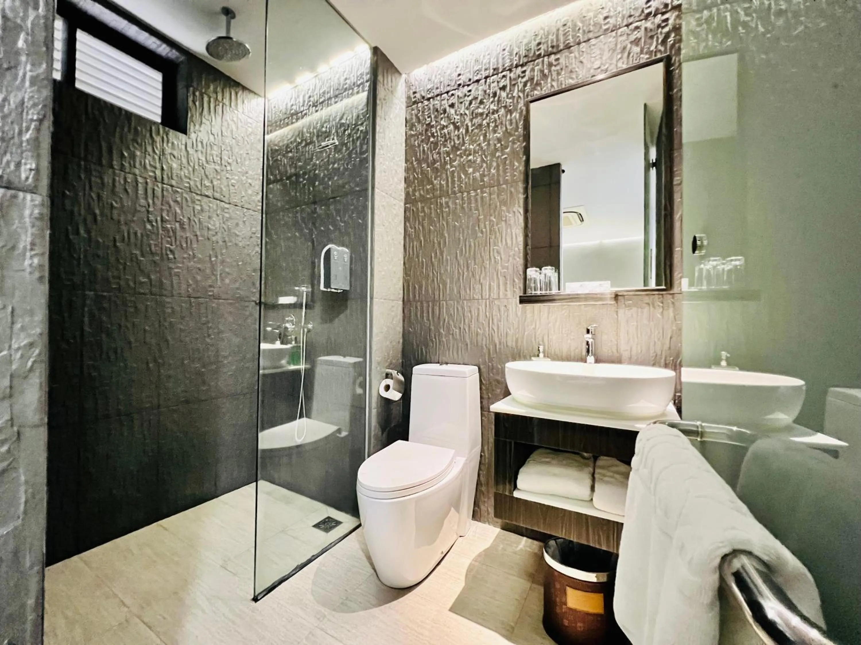 Bathroom in Bliss Hotel Singapore