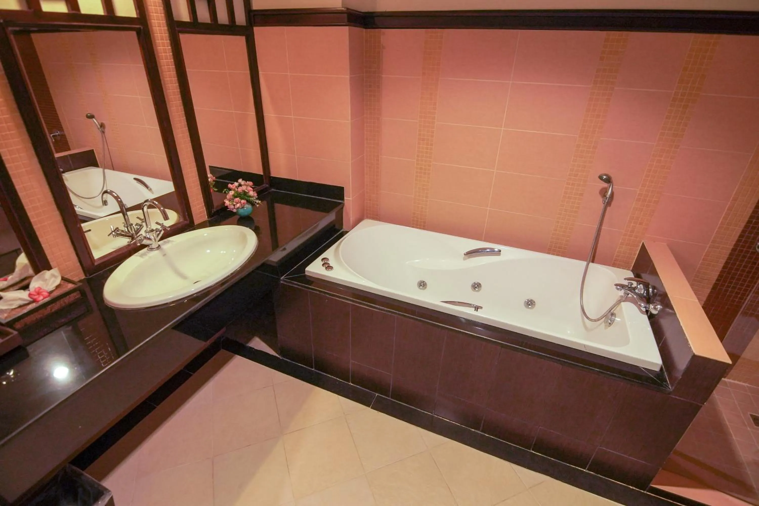 Bathroom in Arawan Riverside Hotel