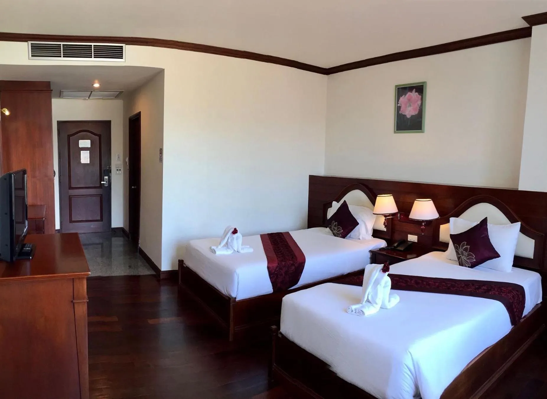 Photo of the whole room, Bed in Arawan Riverside Hotel