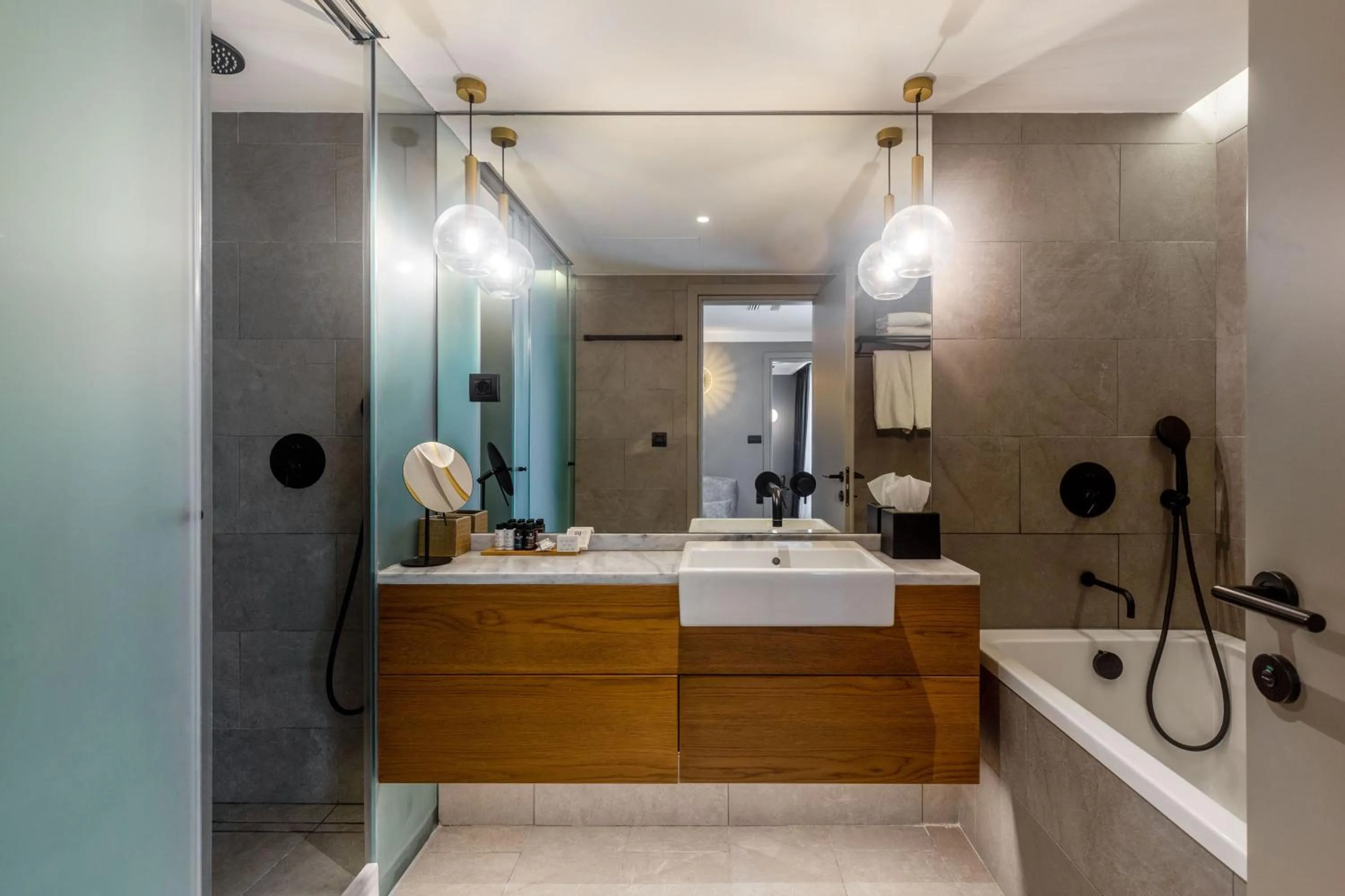 Bathroom in Bob W Athens Eolou