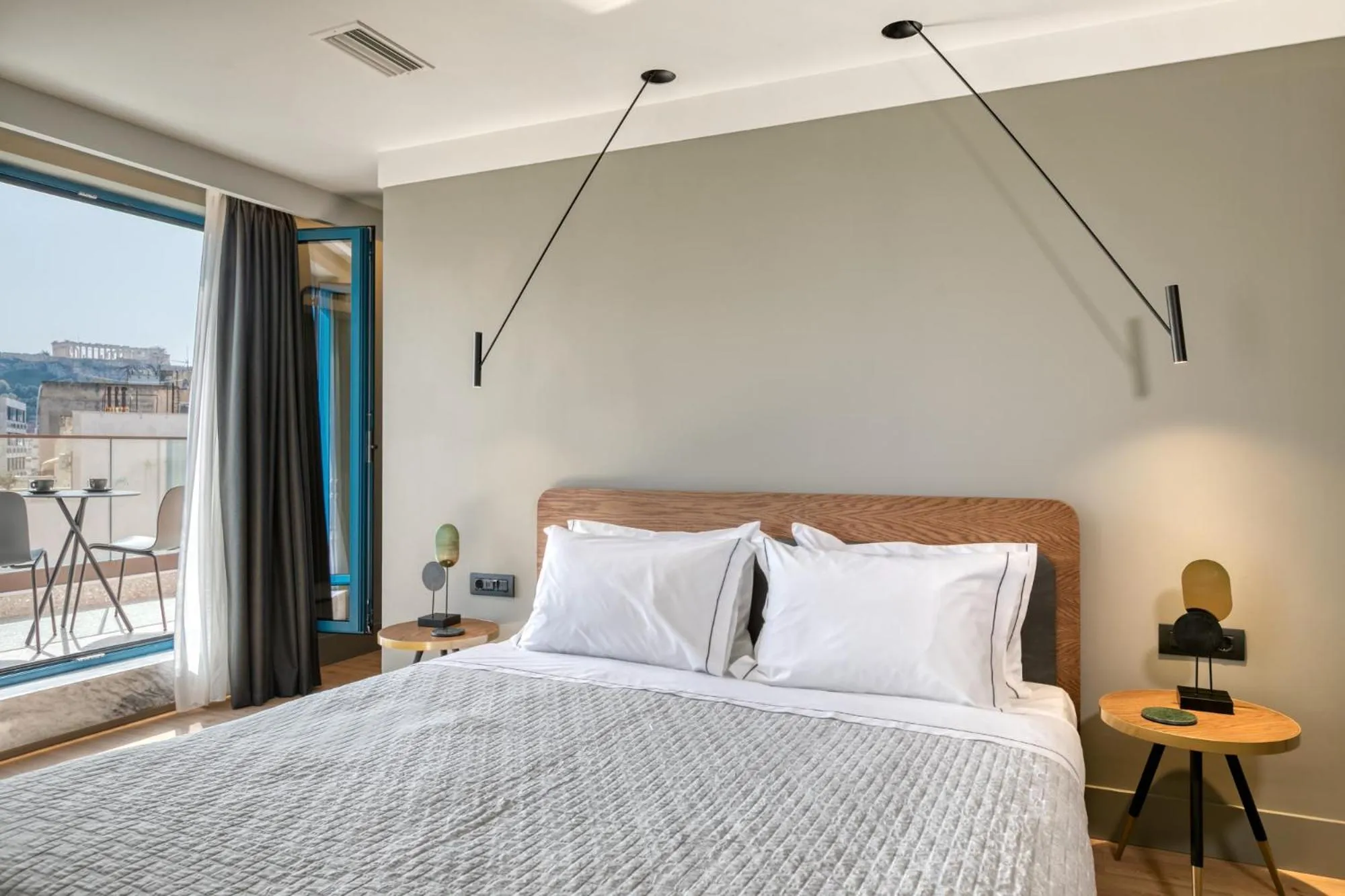 Bed in Bob W Athens Eolou