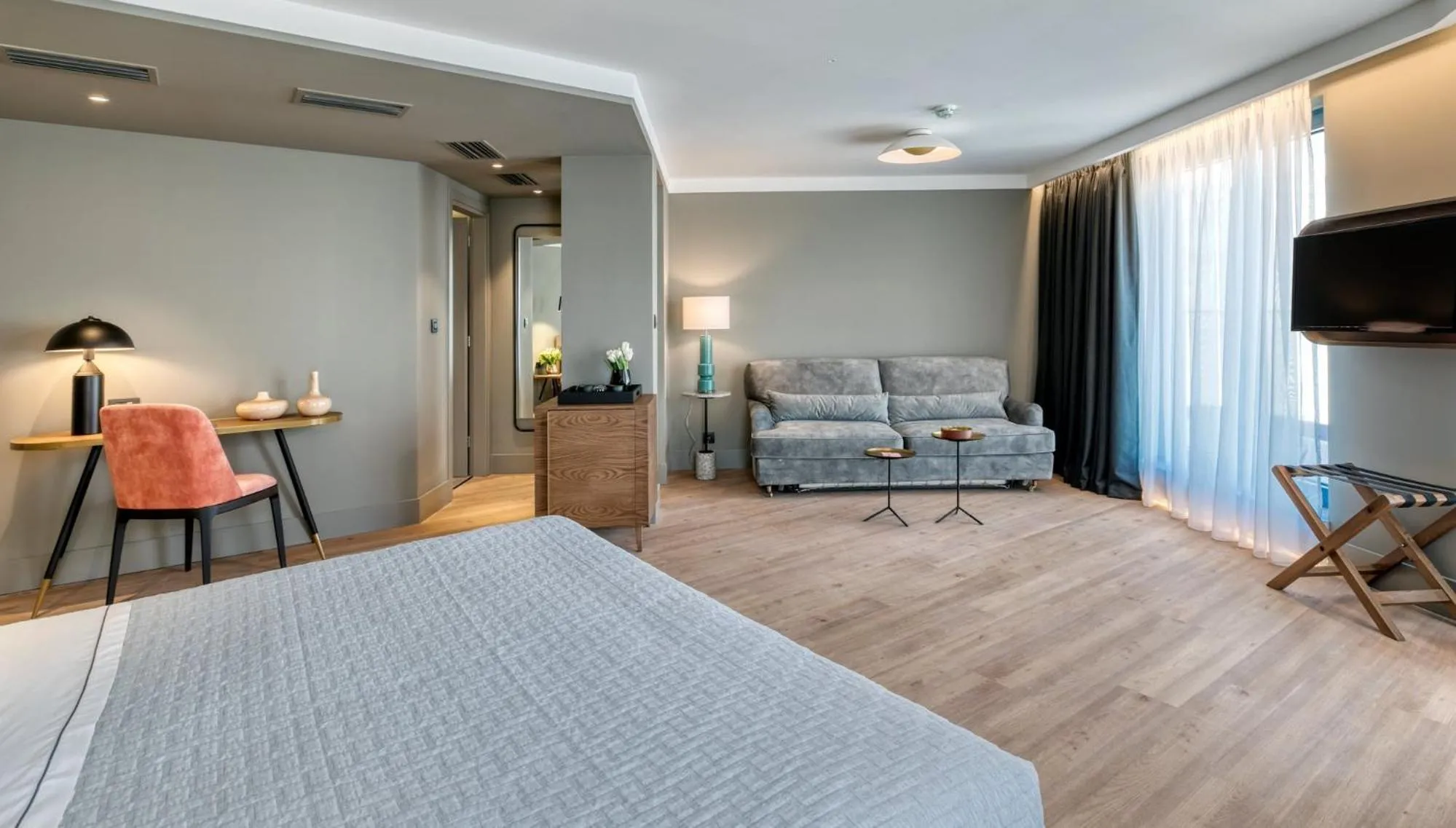 Bed in Bob W Athens Eolou