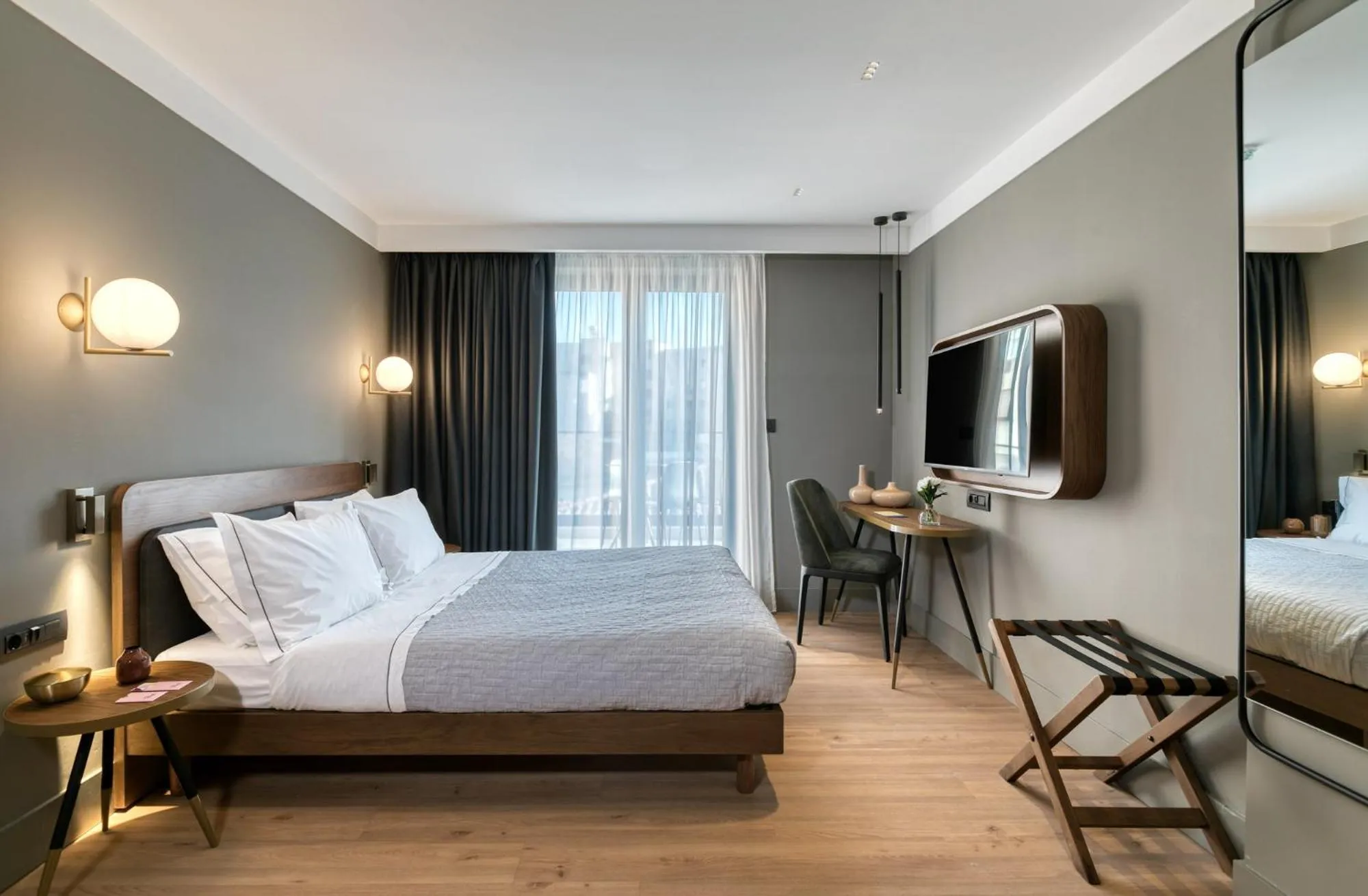 Bed in Bob W Athens Eolou