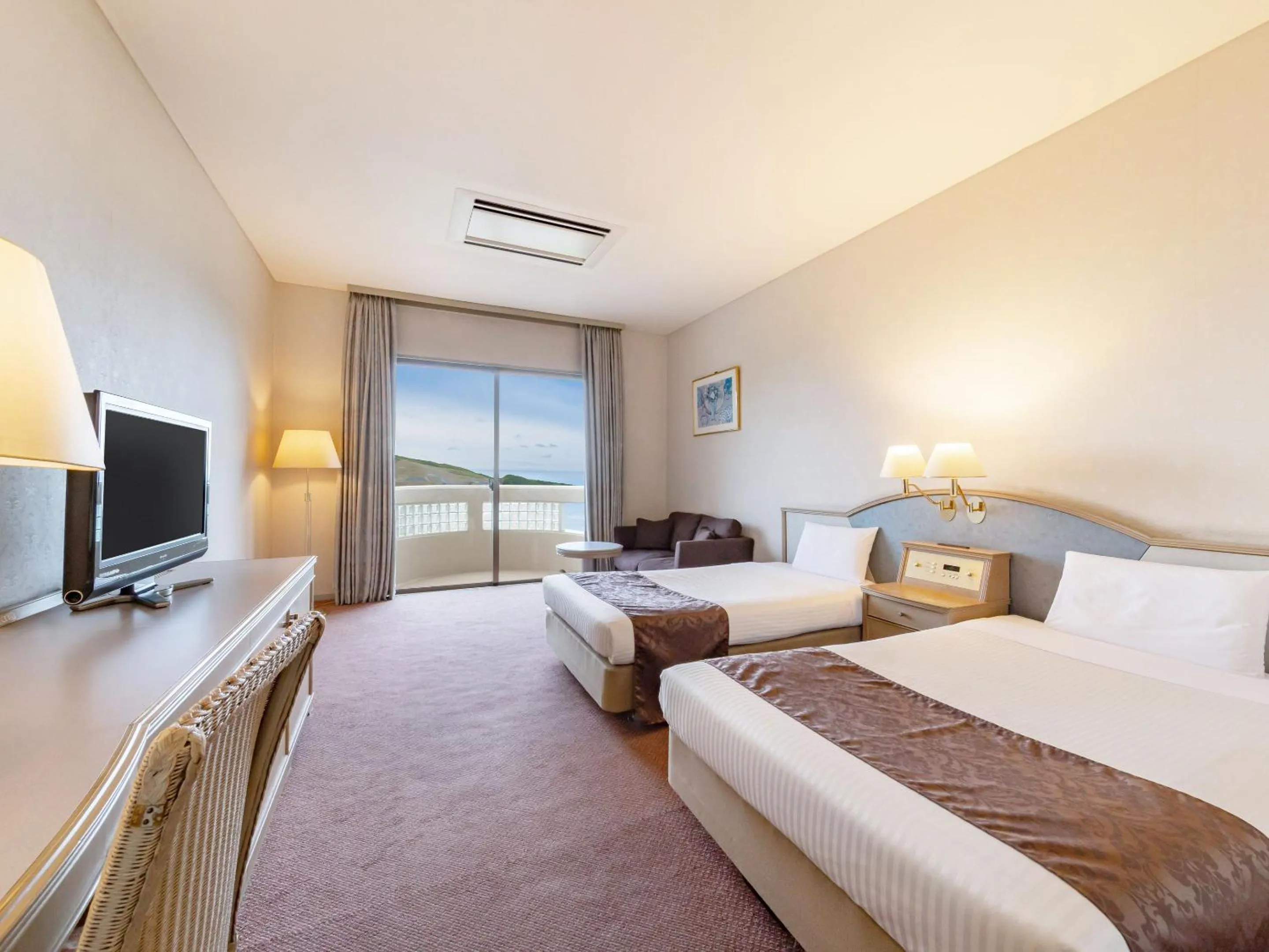 Photo of the whole room, Bed in Izumigo Hotel Altia Toba