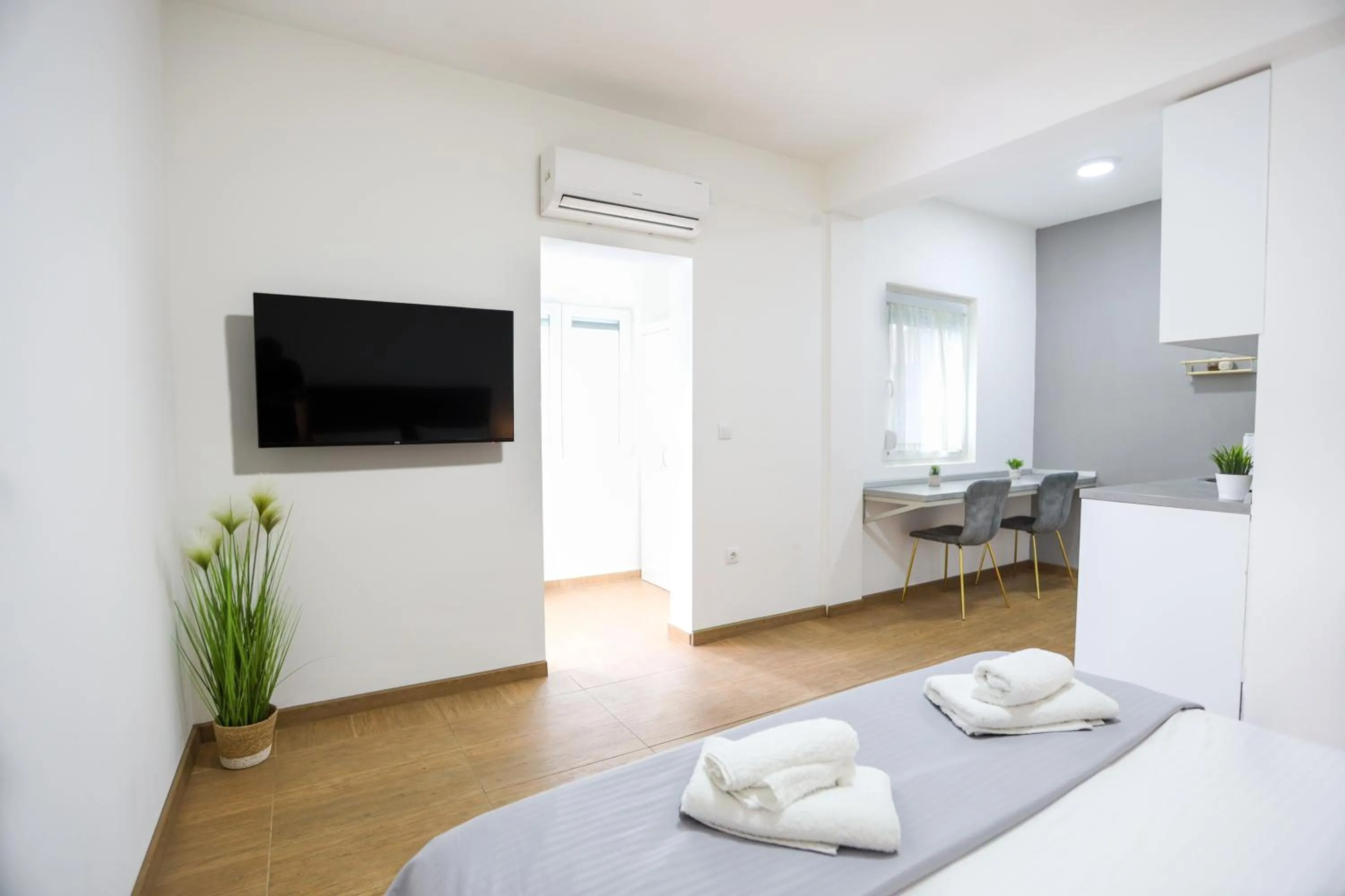 Bed in Airport Stay Apartments