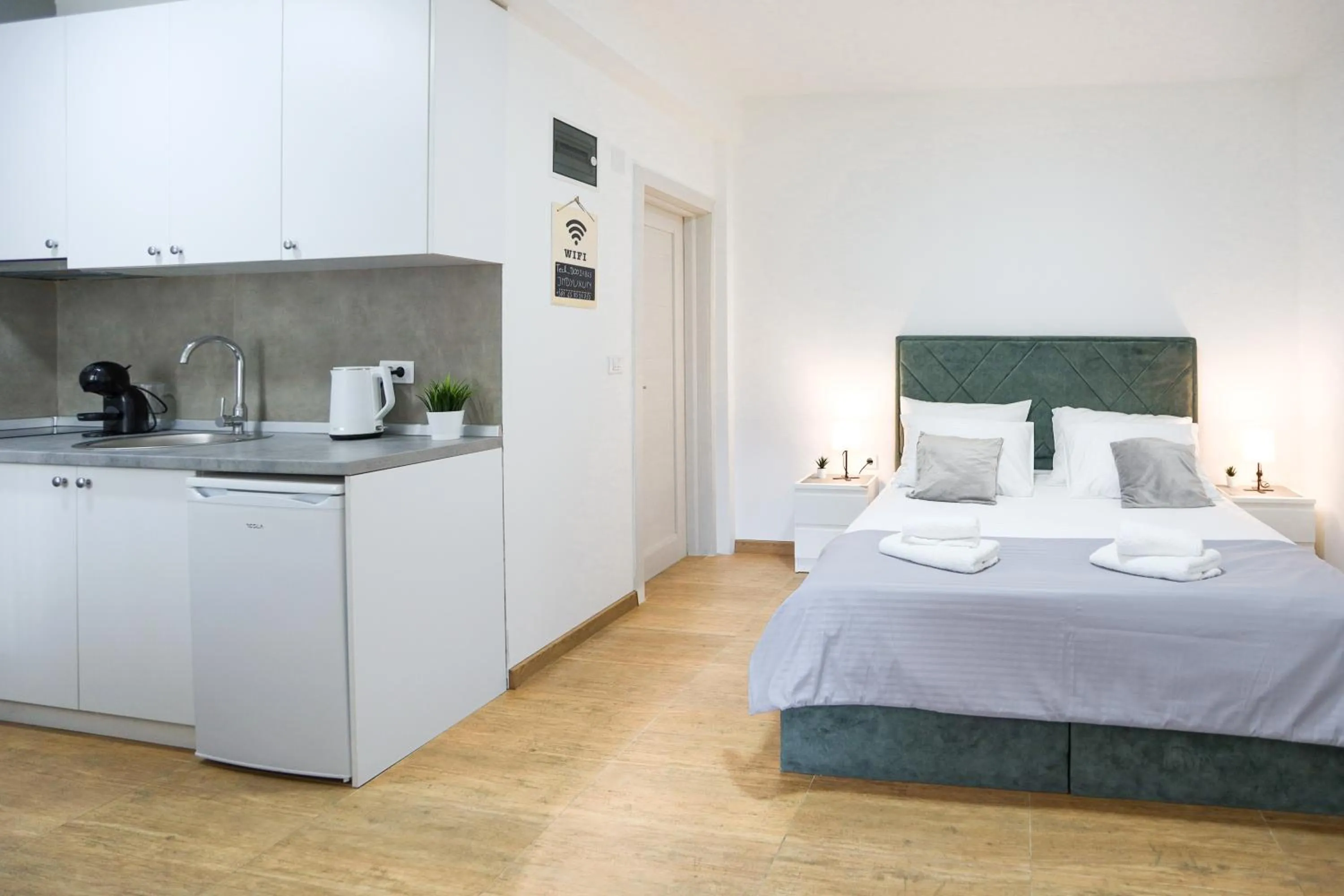 Bed in Airport Stay Apartments